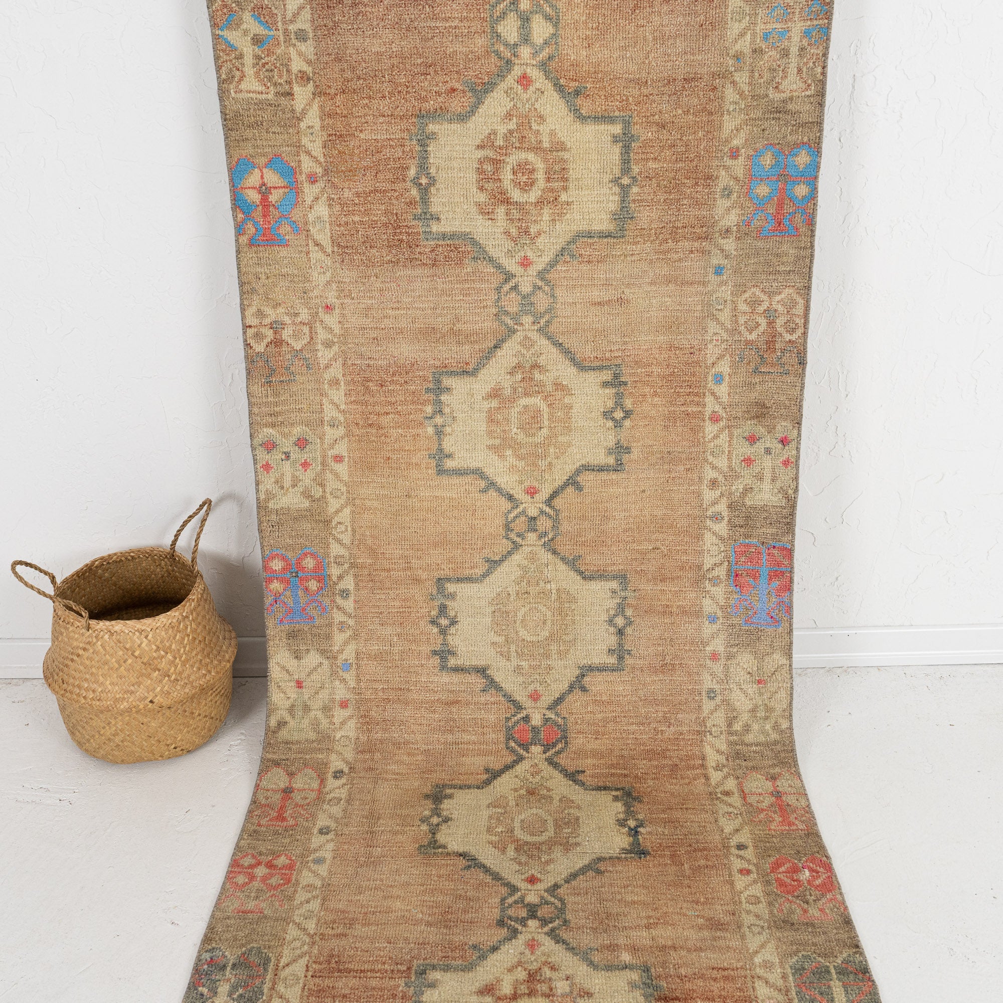 Thais - Classic Turkish Rug, Vintage Heritage