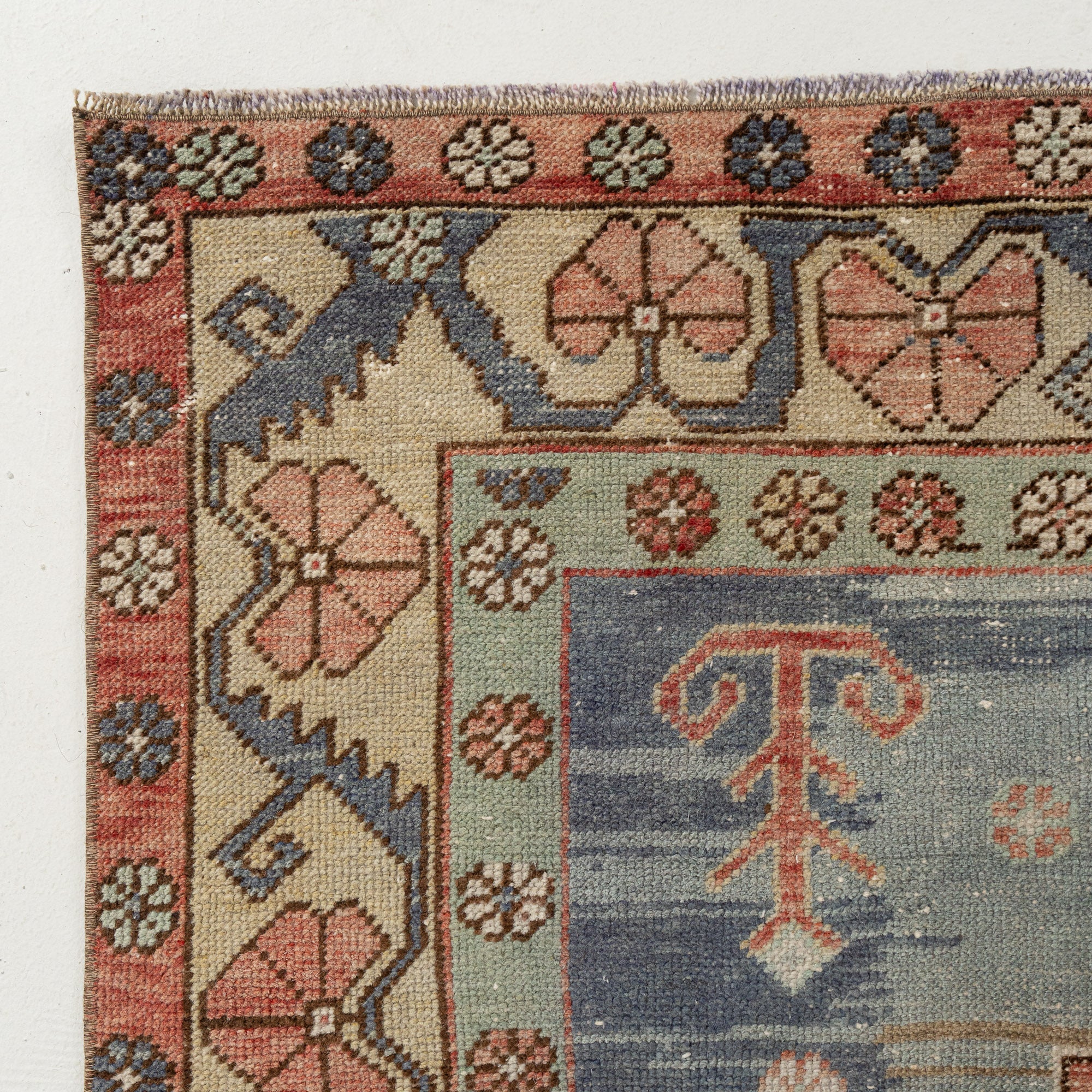 Rilana - Persian Rug, Handcrafted & Timeless