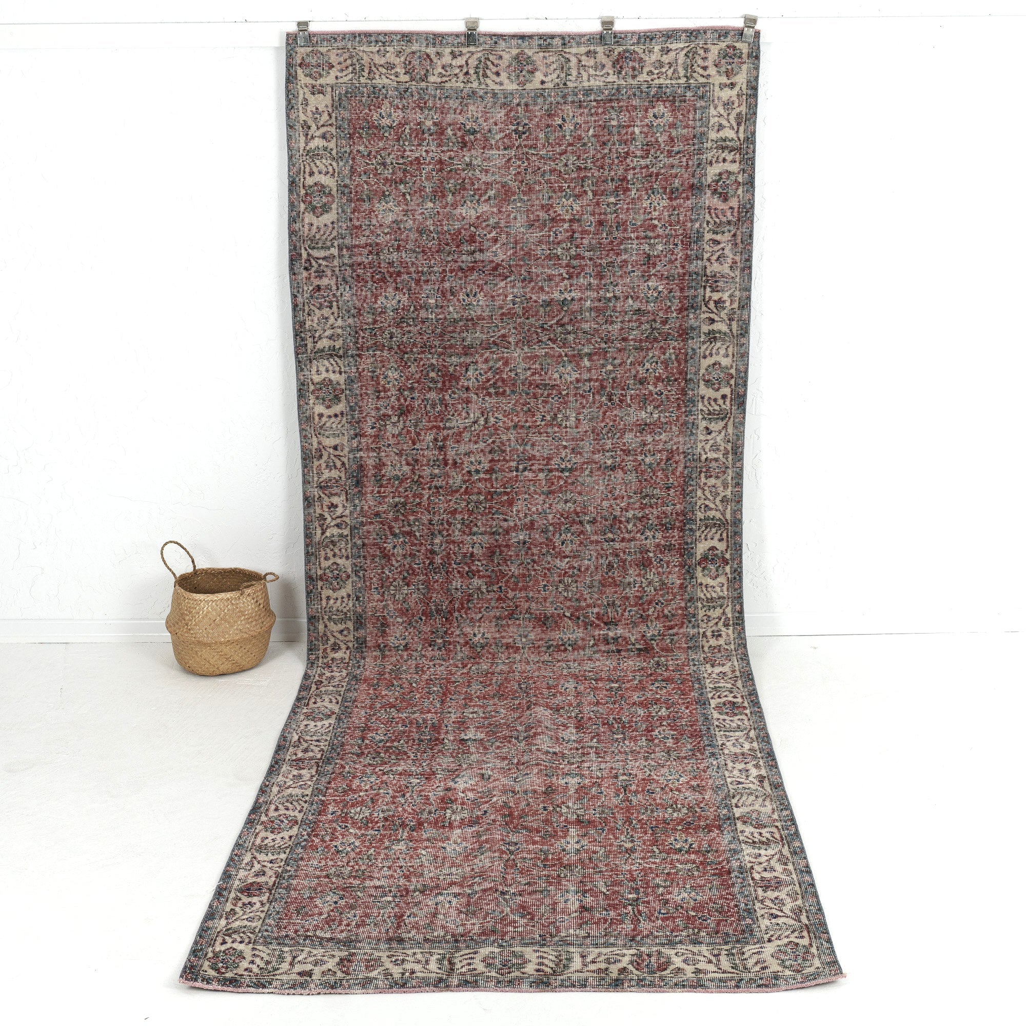 Avenya - Oriental Rug, Exquisite Antique Design