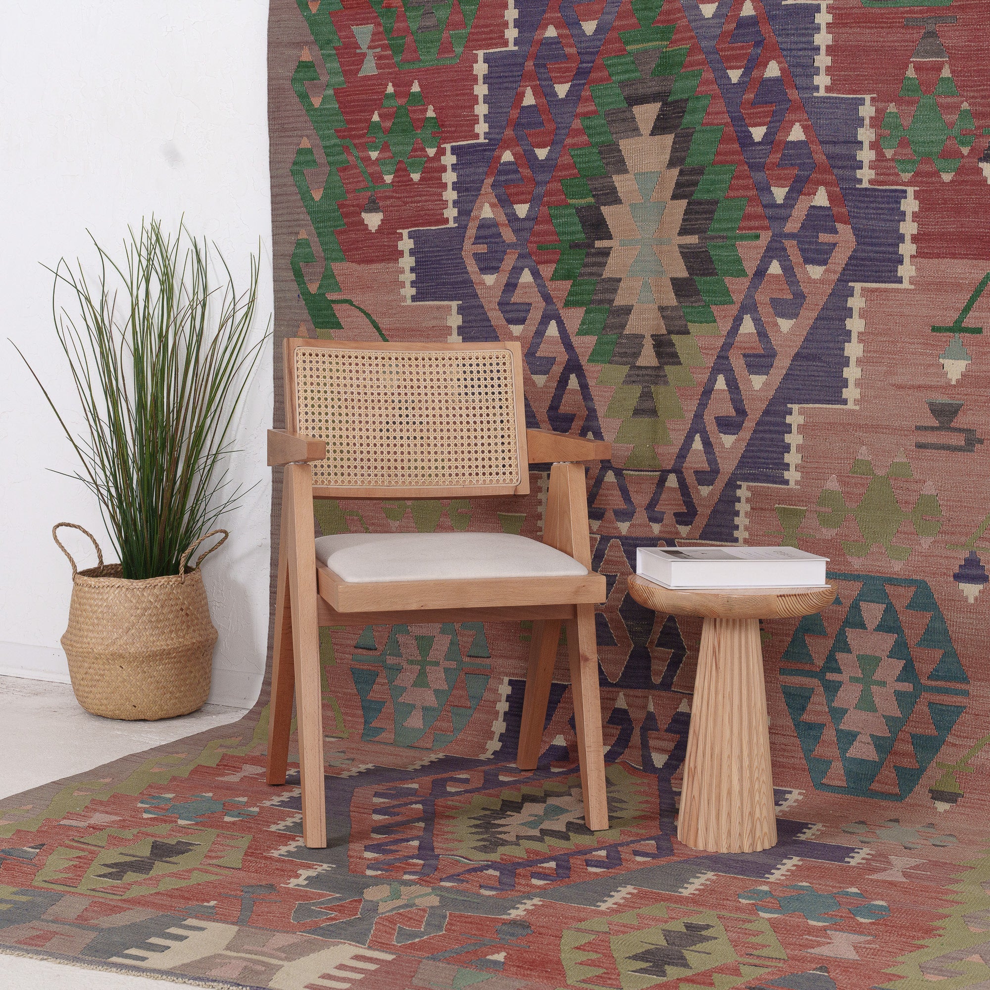 Naelisis - Vintage Turkish Area Rug