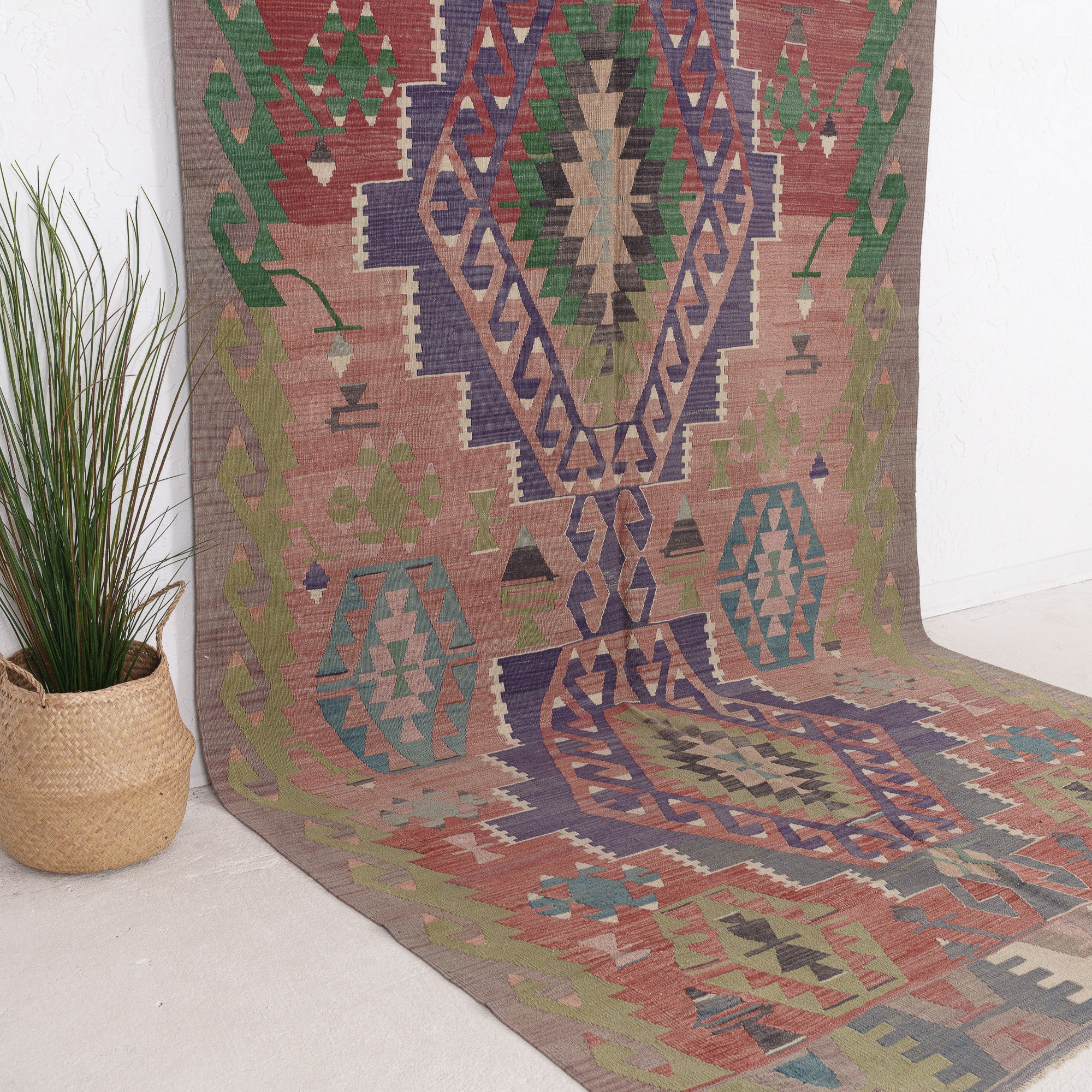 Naelisis - Vintage Turkish Area Rug