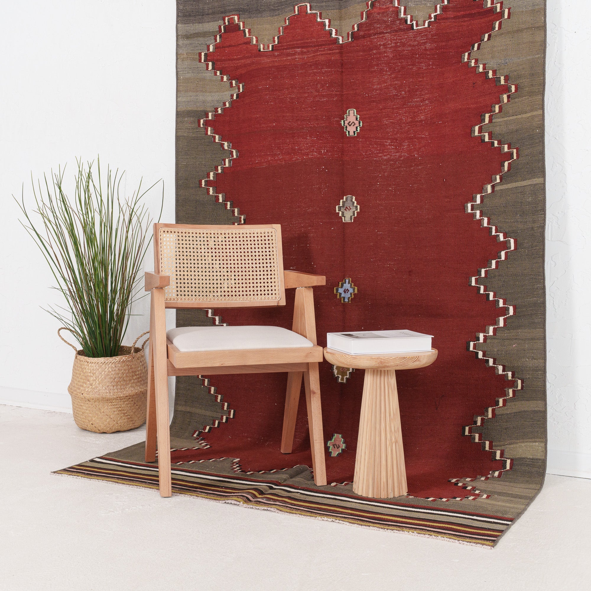 Vaelisis - Vintage Turkish Area Rug