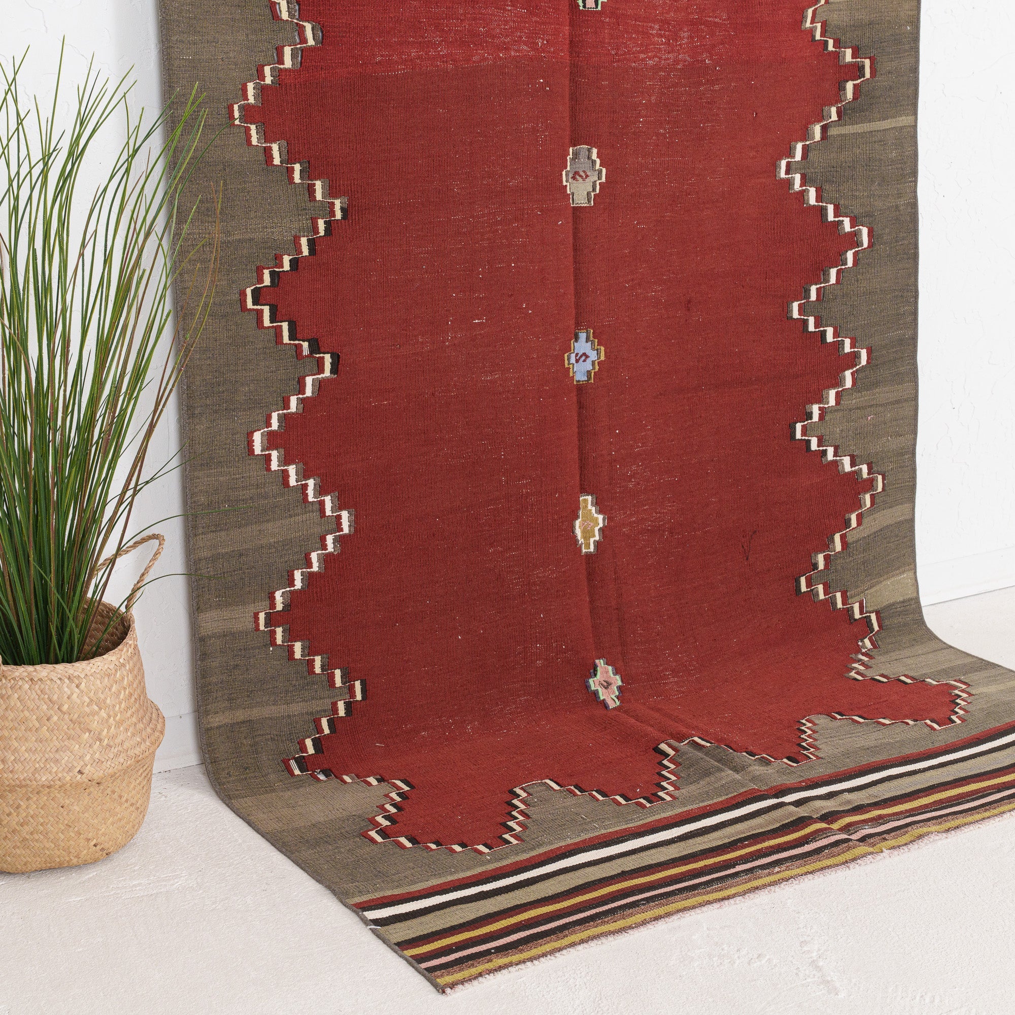 Vaelisis - Vintage Turkish Area Rug