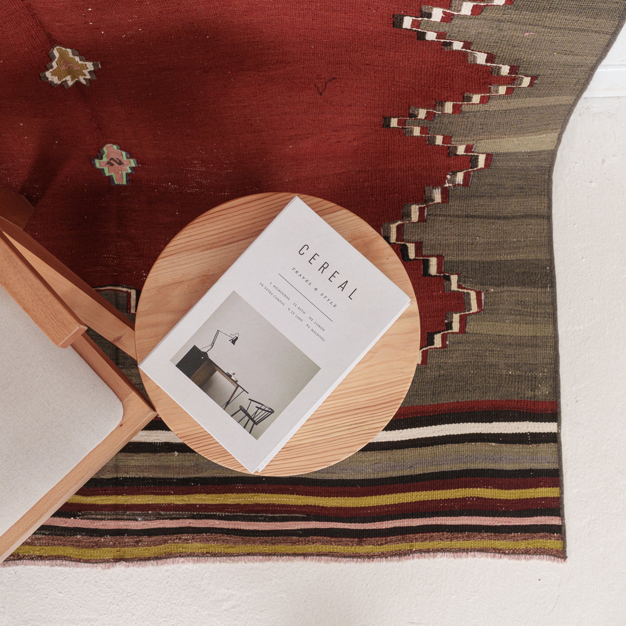 Vaelisis - Vintage Turkish Area Rug