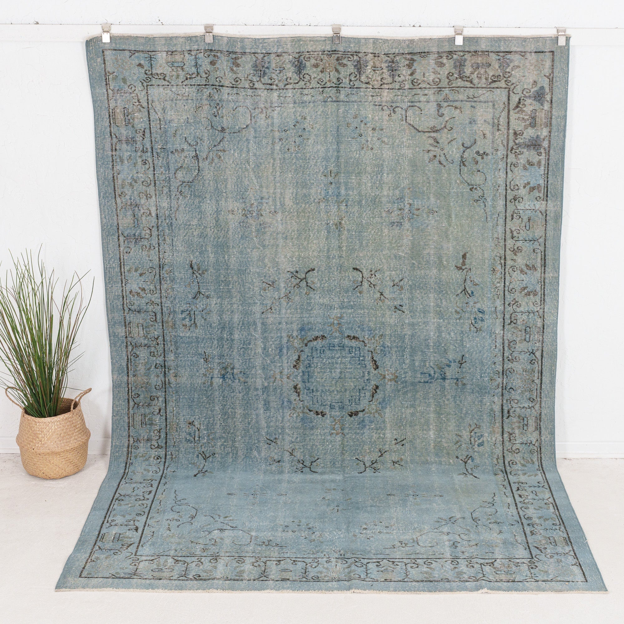 Xaerisis - Vintage Turkish Area Rug