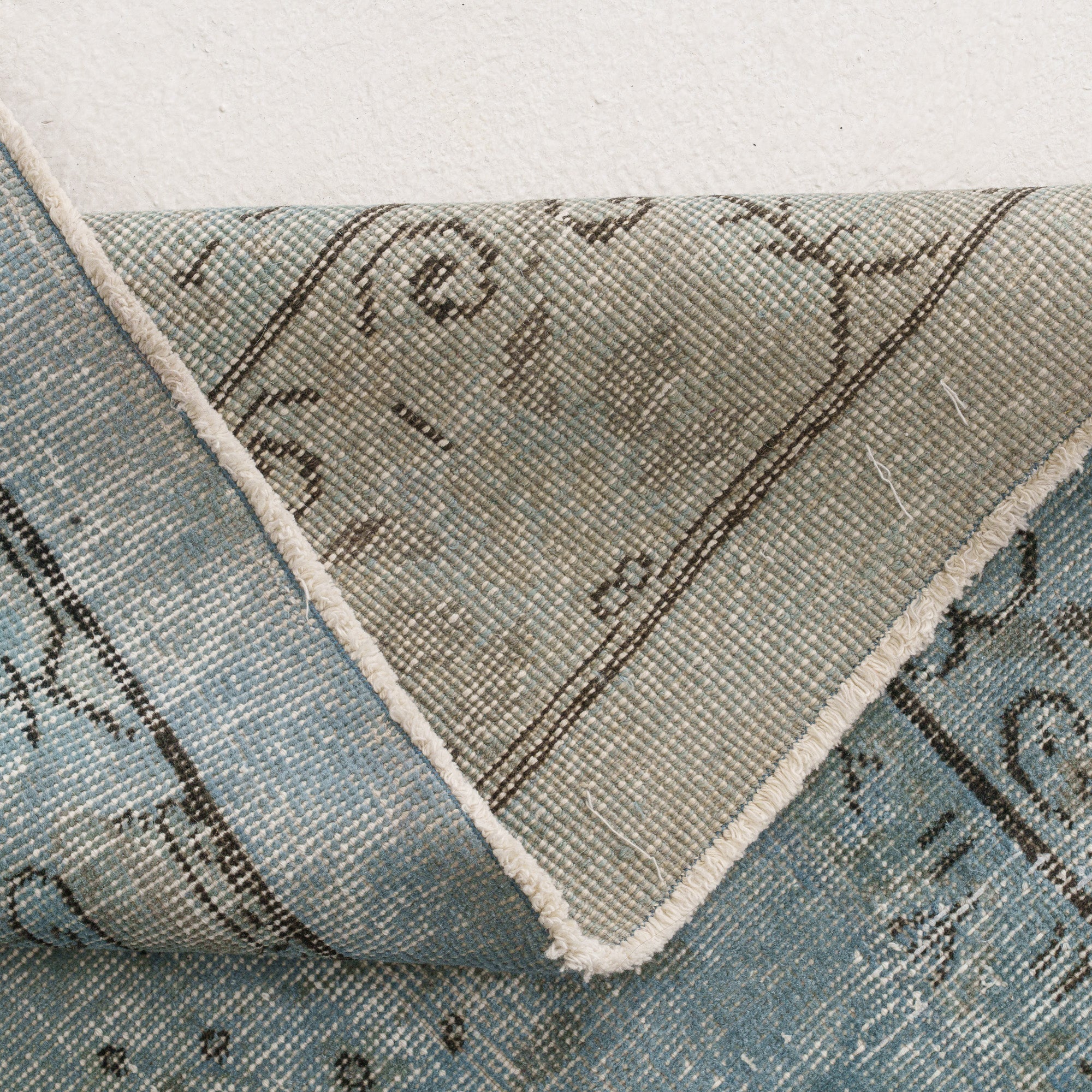 Xaerisis - Vintage Turkish Area Rug