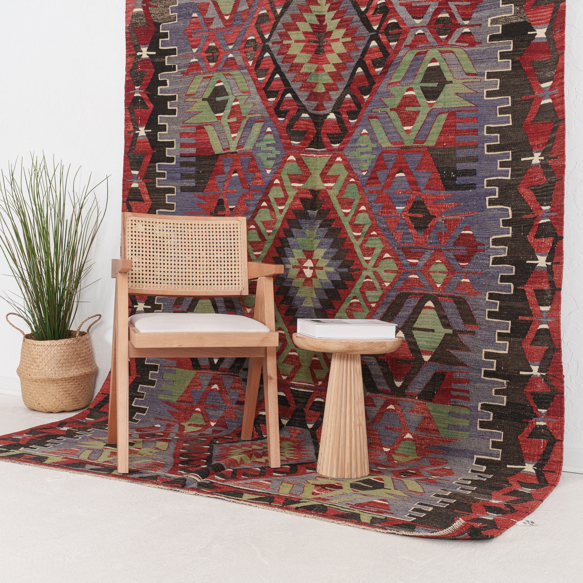 Vaelisia - Vintage Turkish Area Rug