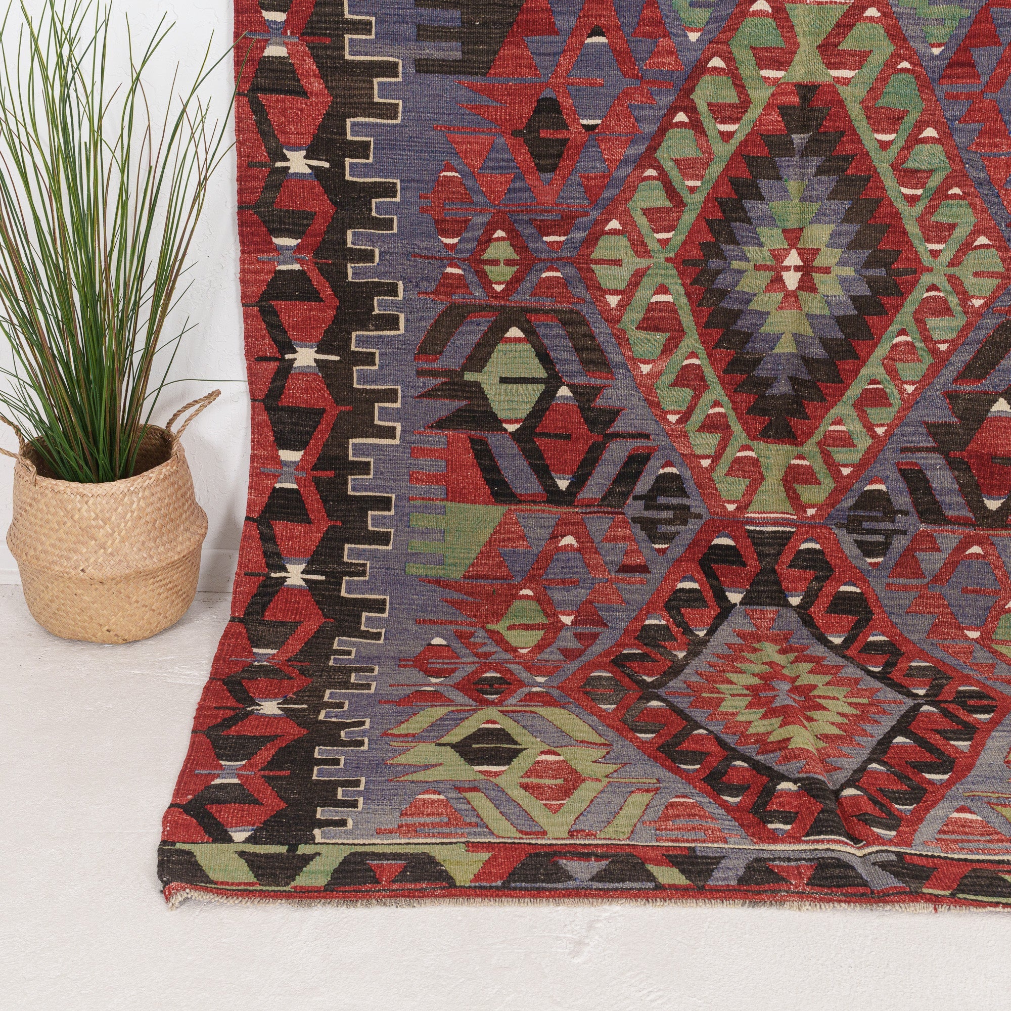 Vaelisia - Vintage Turkish Area Rug