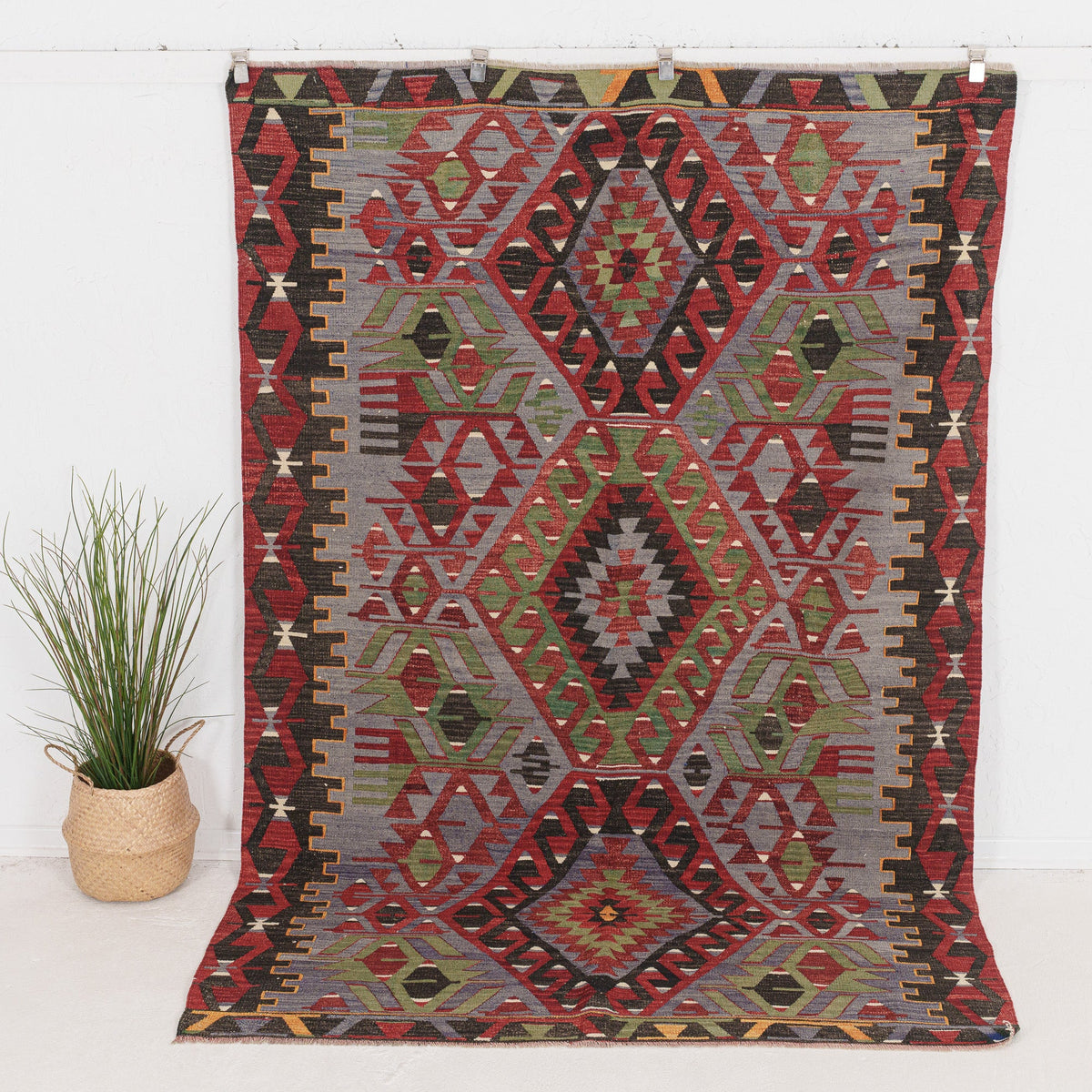 Vaelisaria - Vintage Turkish Area Rug