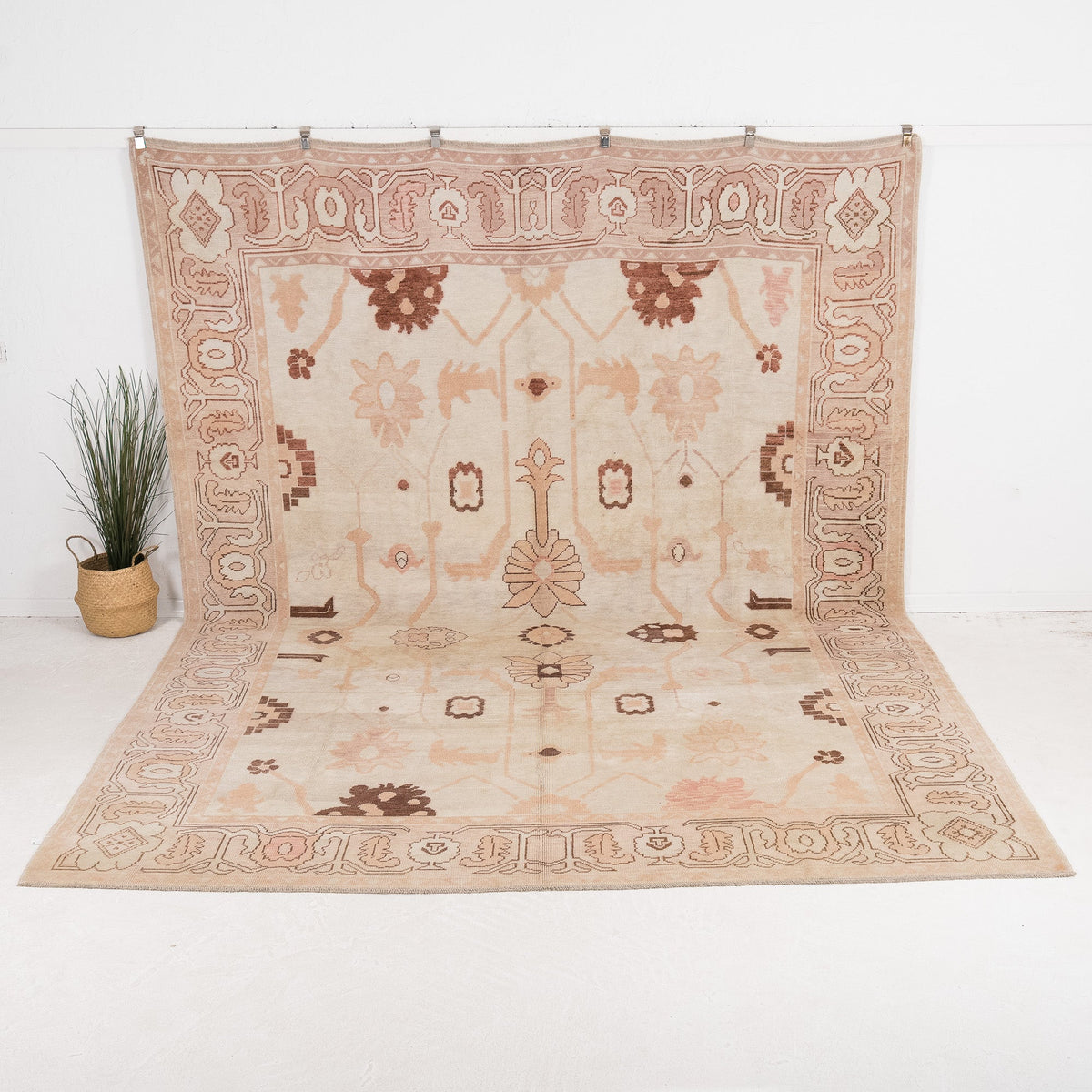 Velindraea - Vintage Turkish Area Rug