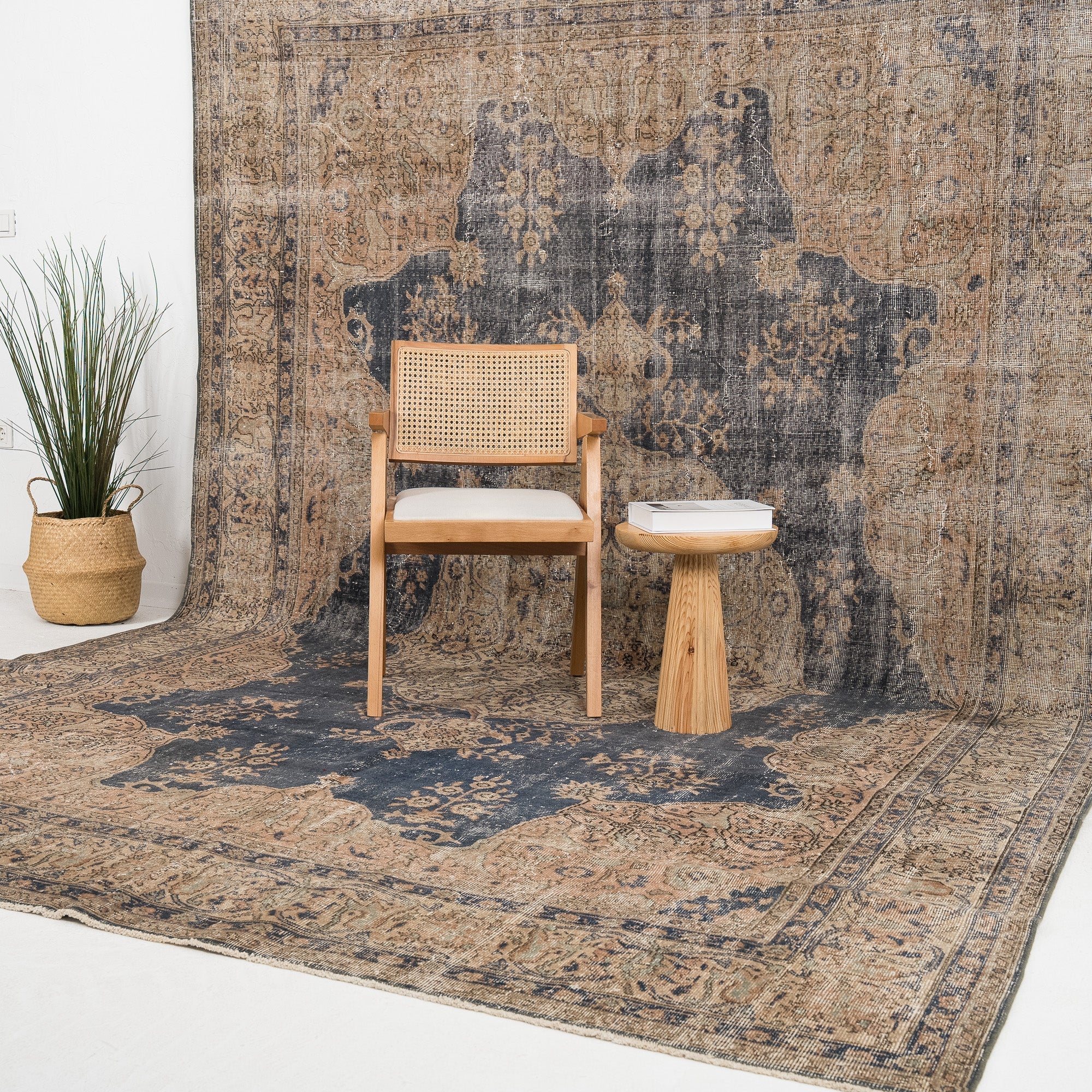 Viorenne - Vintage Turkish Area Rug