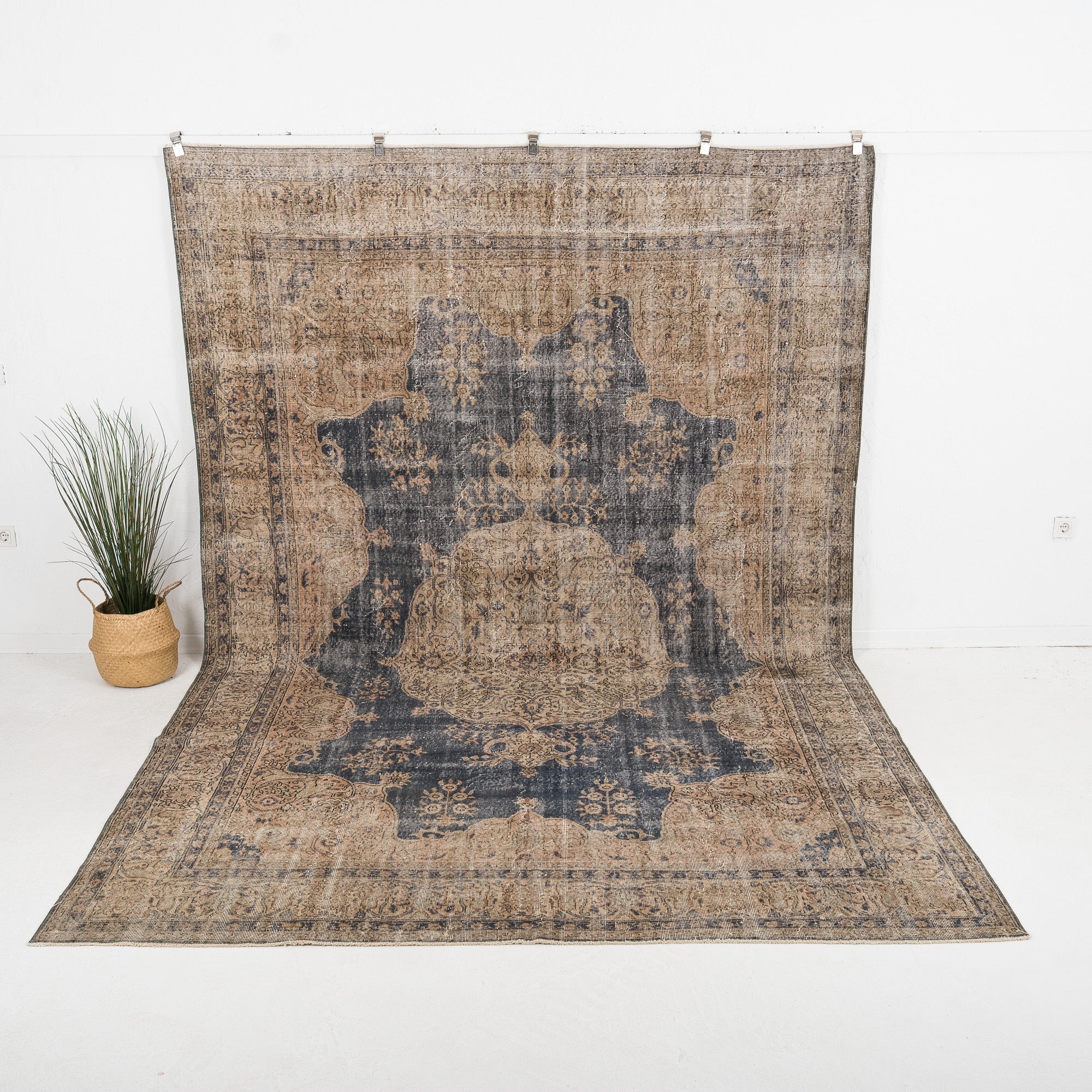 Viorenne - Vintage Turkish Area Rug