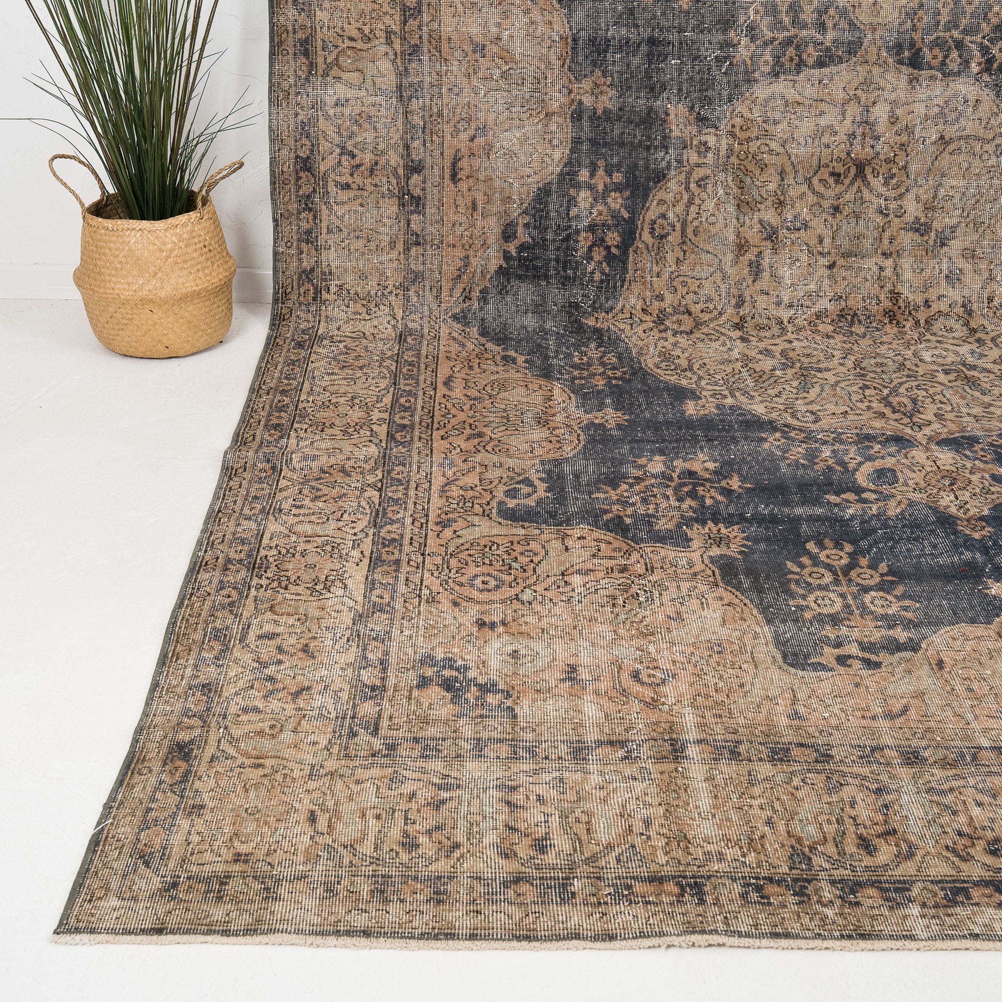 Viorenne - Vintage Turkish Area Rug