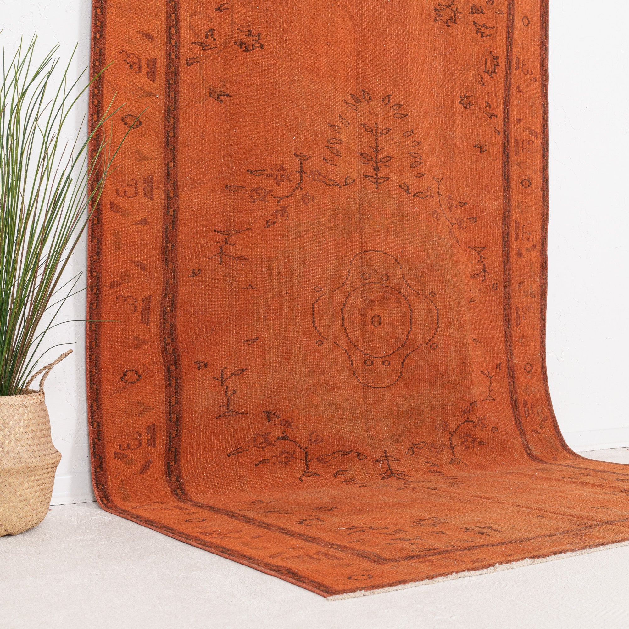 Xaerisine - Vintage Turkish Area Rug