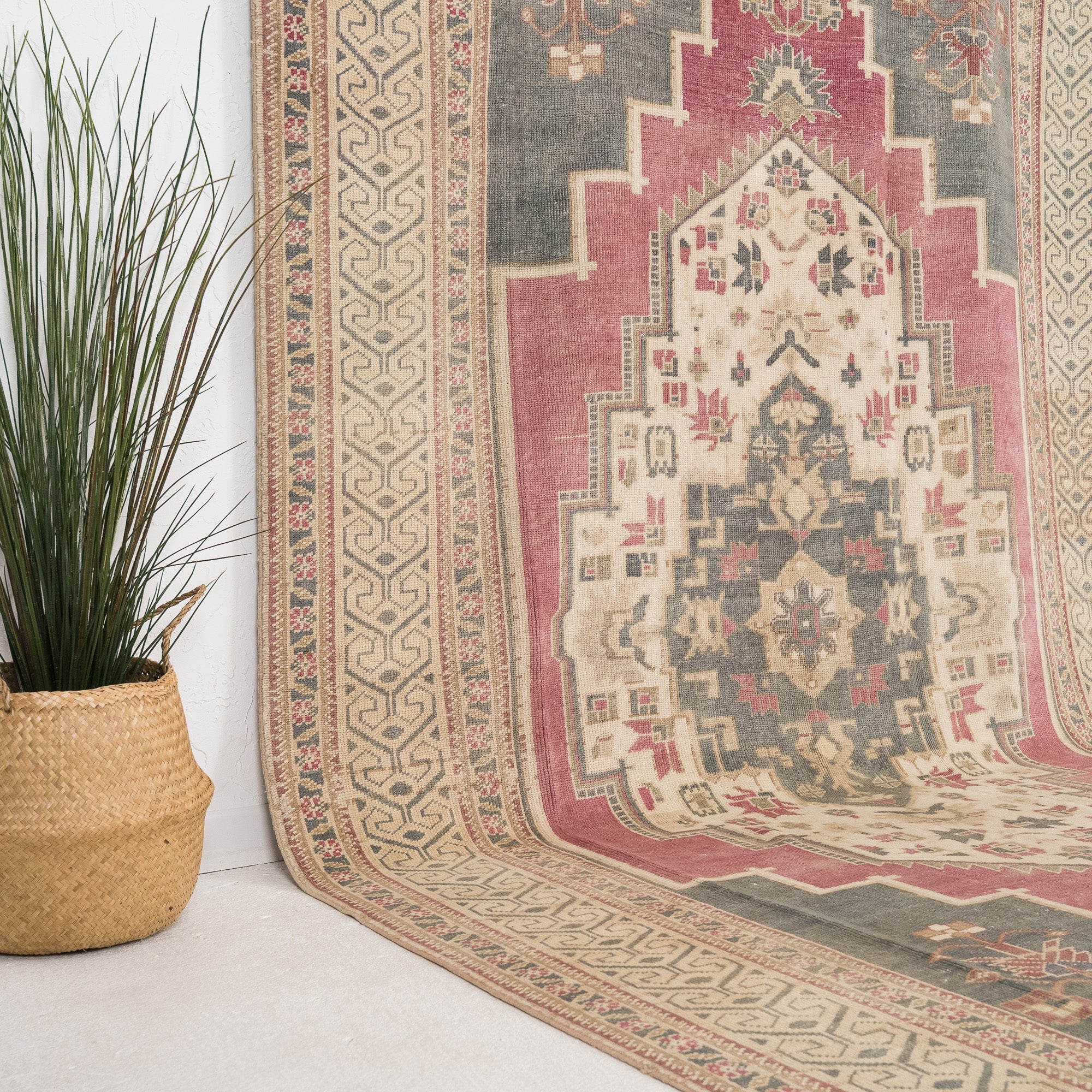 Talivora - Vintage Turkish Area Rug