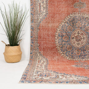 Isaleth - Vintage Turkish Area Rug