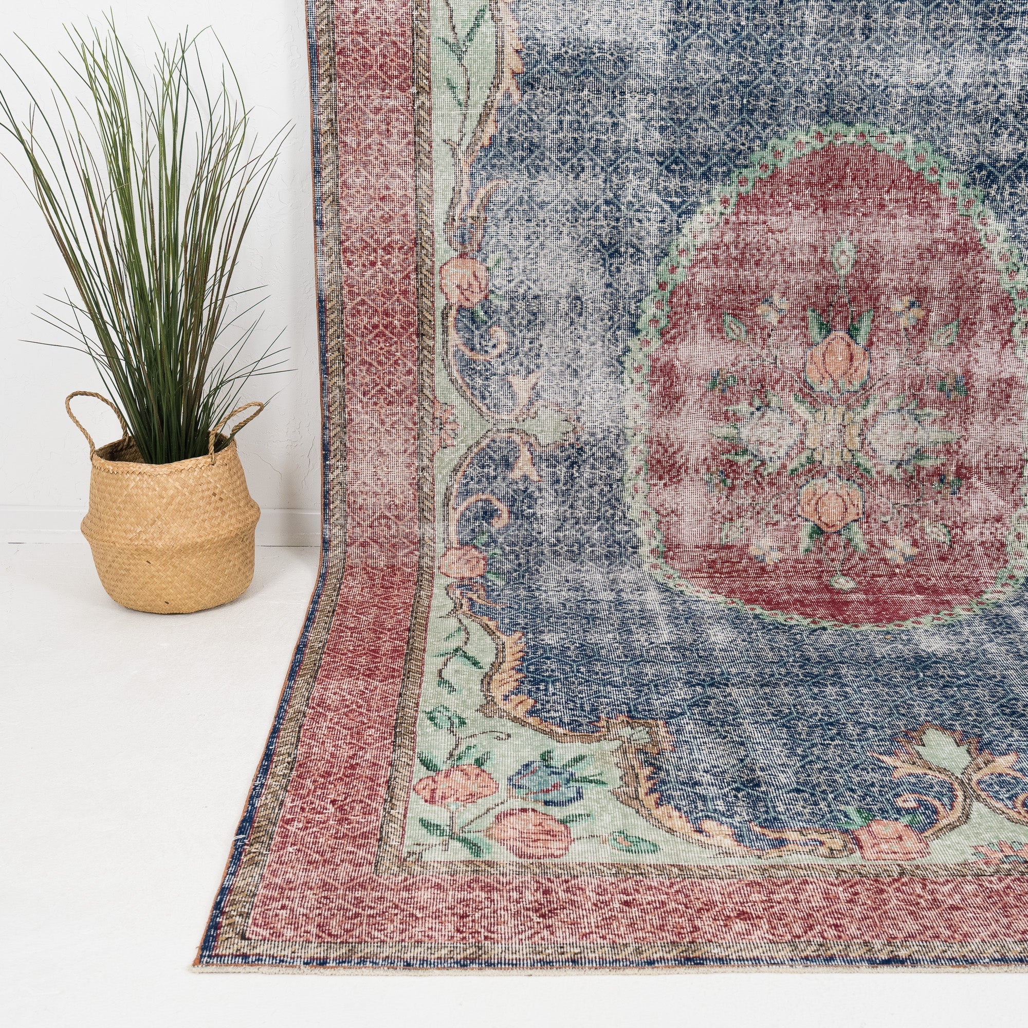 Ferisette - Vintage Turkish Area Rug
