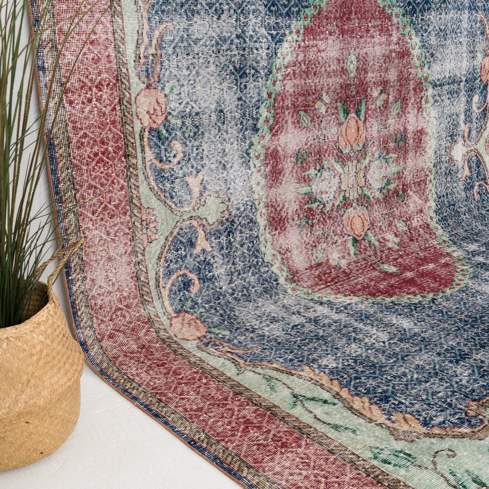Ferisette - Vintage Turkish Area Rug