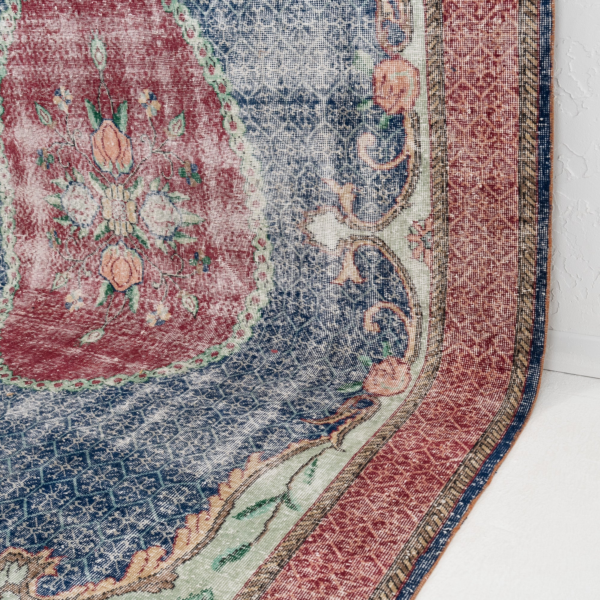 Ferisette - Vintage Turkish Area Rug