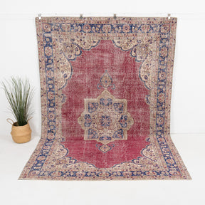 Karivelle - Vintage Turkish Area Rug