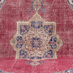 Karivelle - Vintage Turkish Area Rug