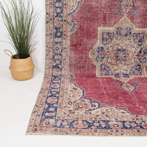 Karivelle - Vintage Turkish Area Rug
