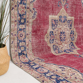 Karivelle - Vintage Turkish Area Rug