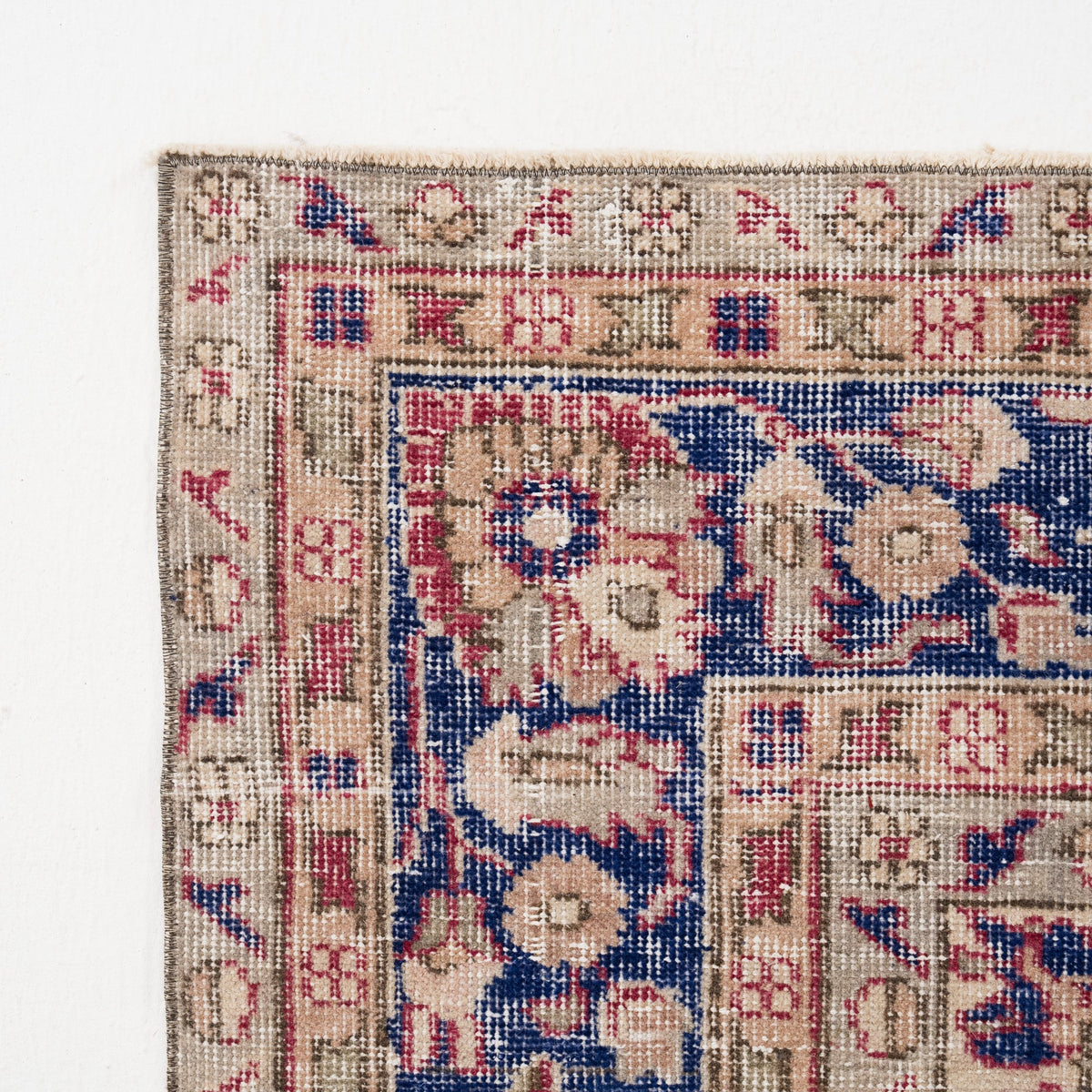Karivelle - Vintage Turkish Area Rug