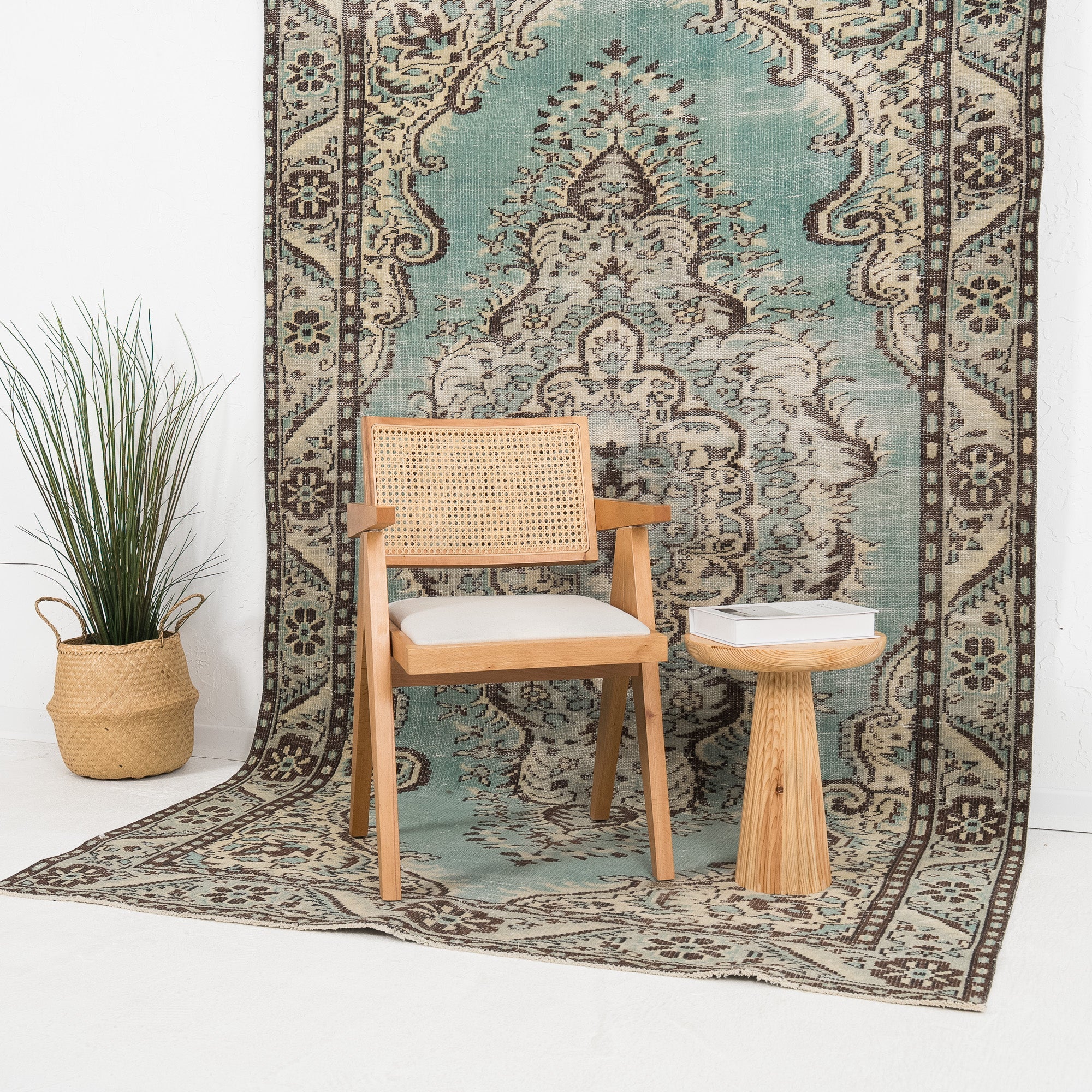 Vairis - Vintage Turkish Area Rug