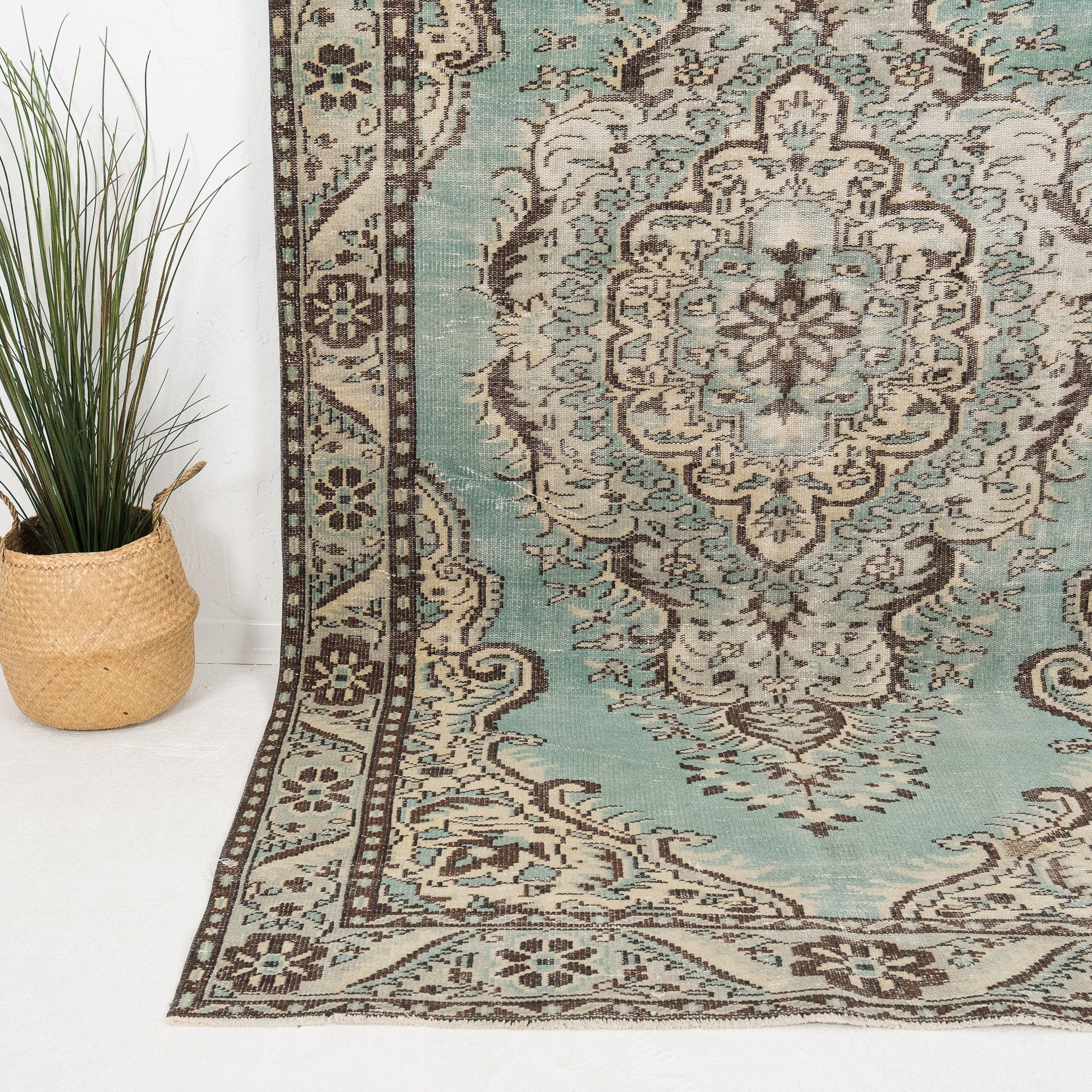 Vairis - Vintage Turkish Area Rug