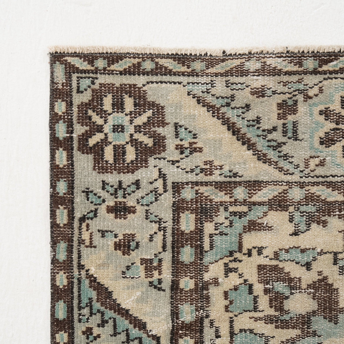 Vairis - Vintage Turkish Area Rug