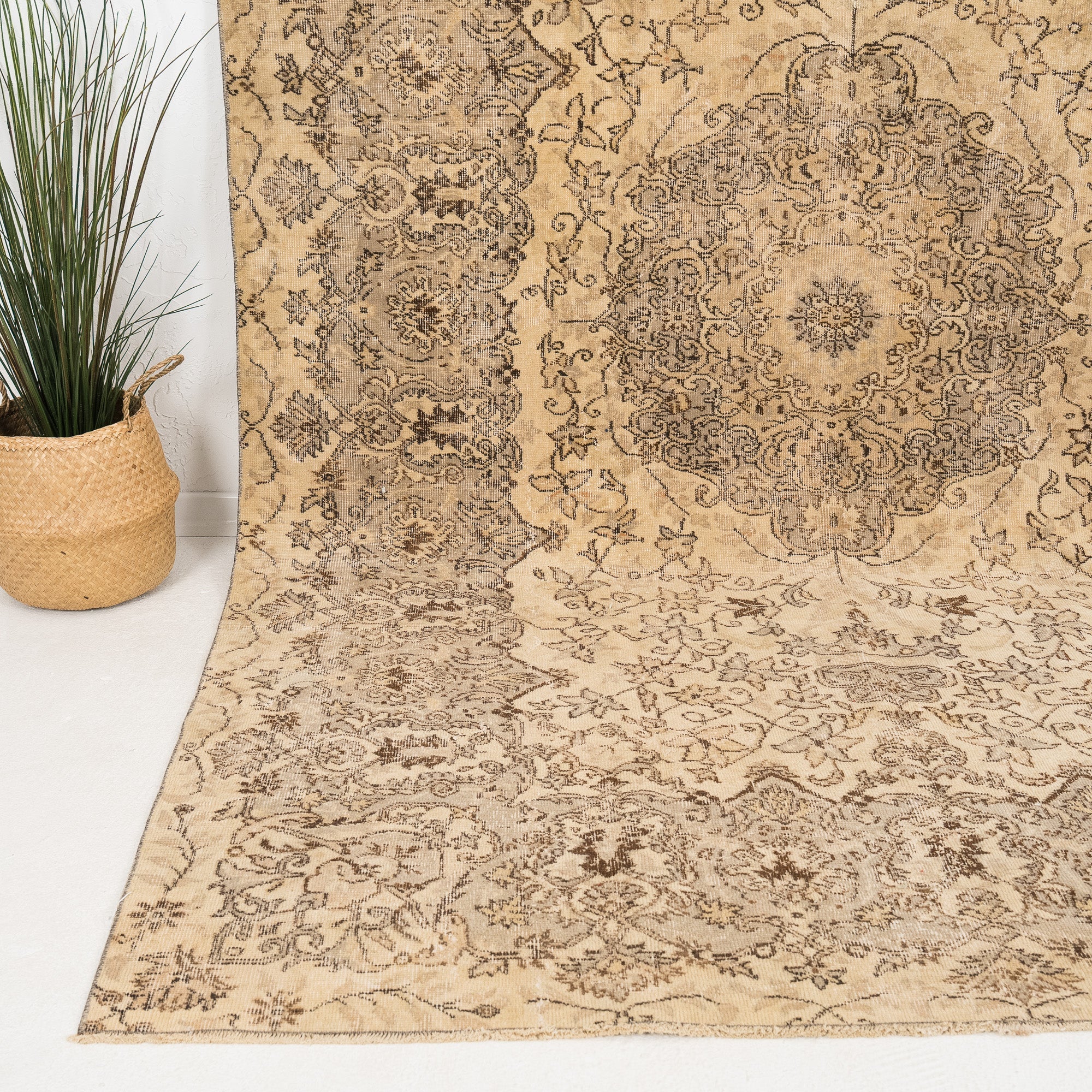 Novalise - Vintage Turkish Area Rug