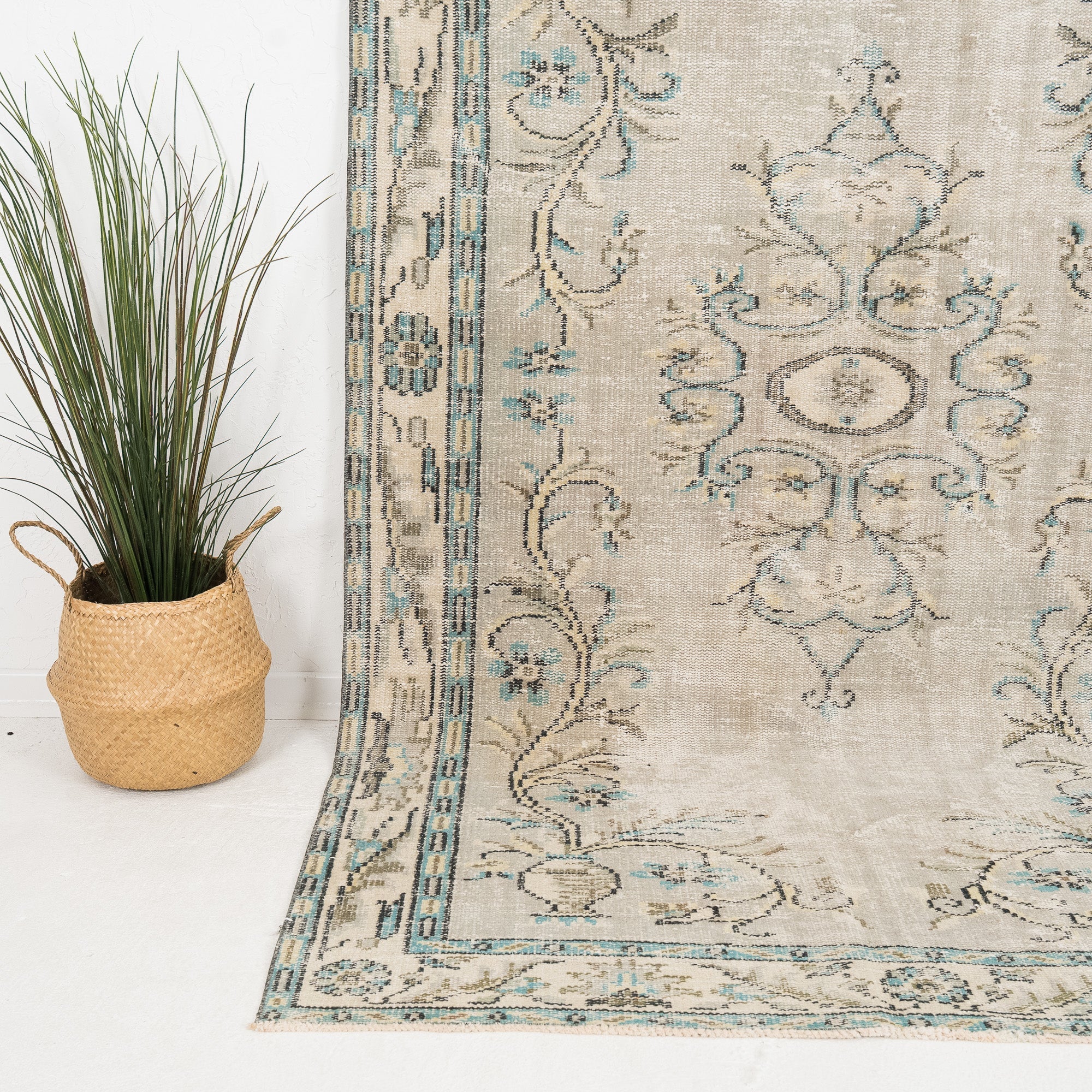 Olyrisa - Vintage Turkish Area Rug