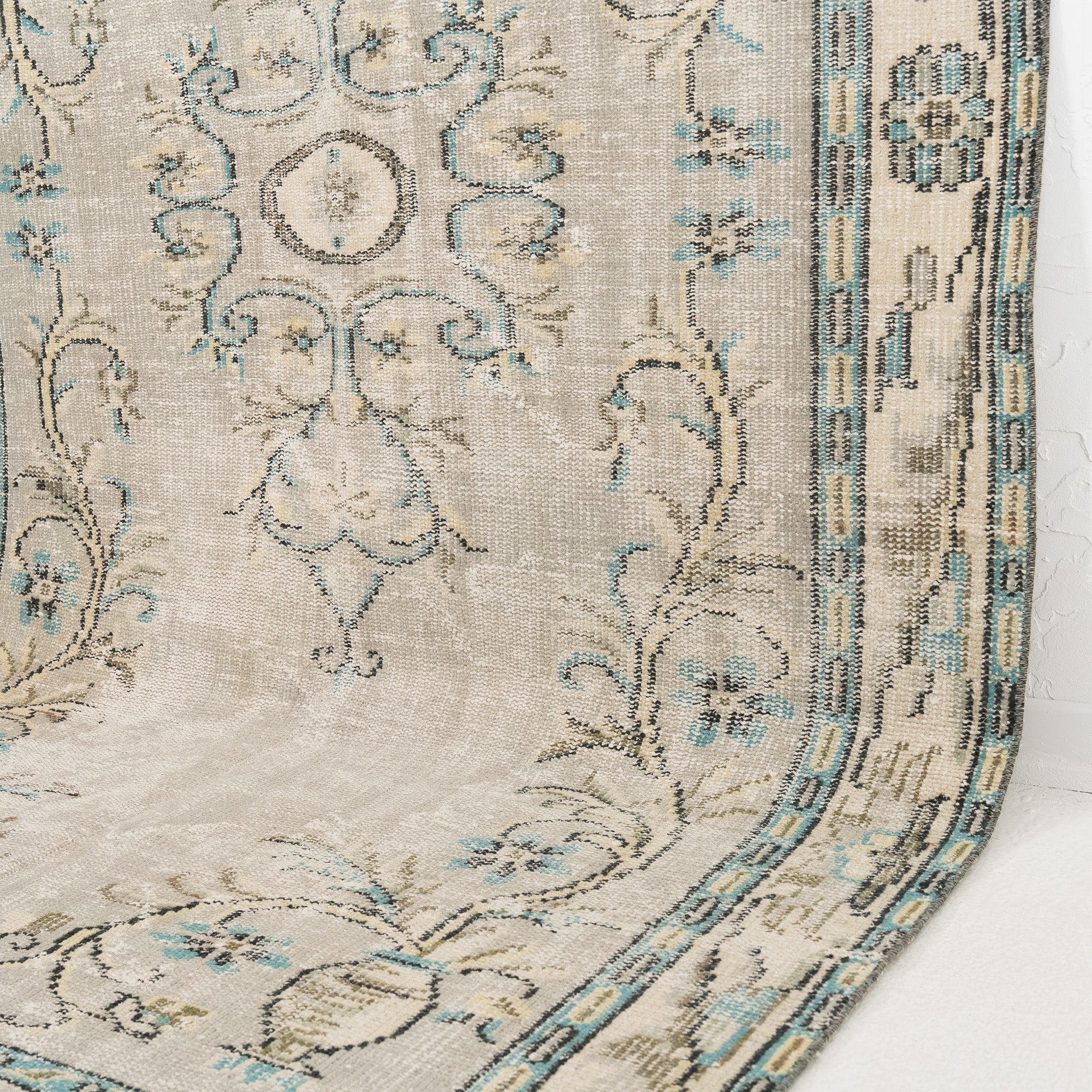 Olyrisa - Vintage Turkish Area Rug