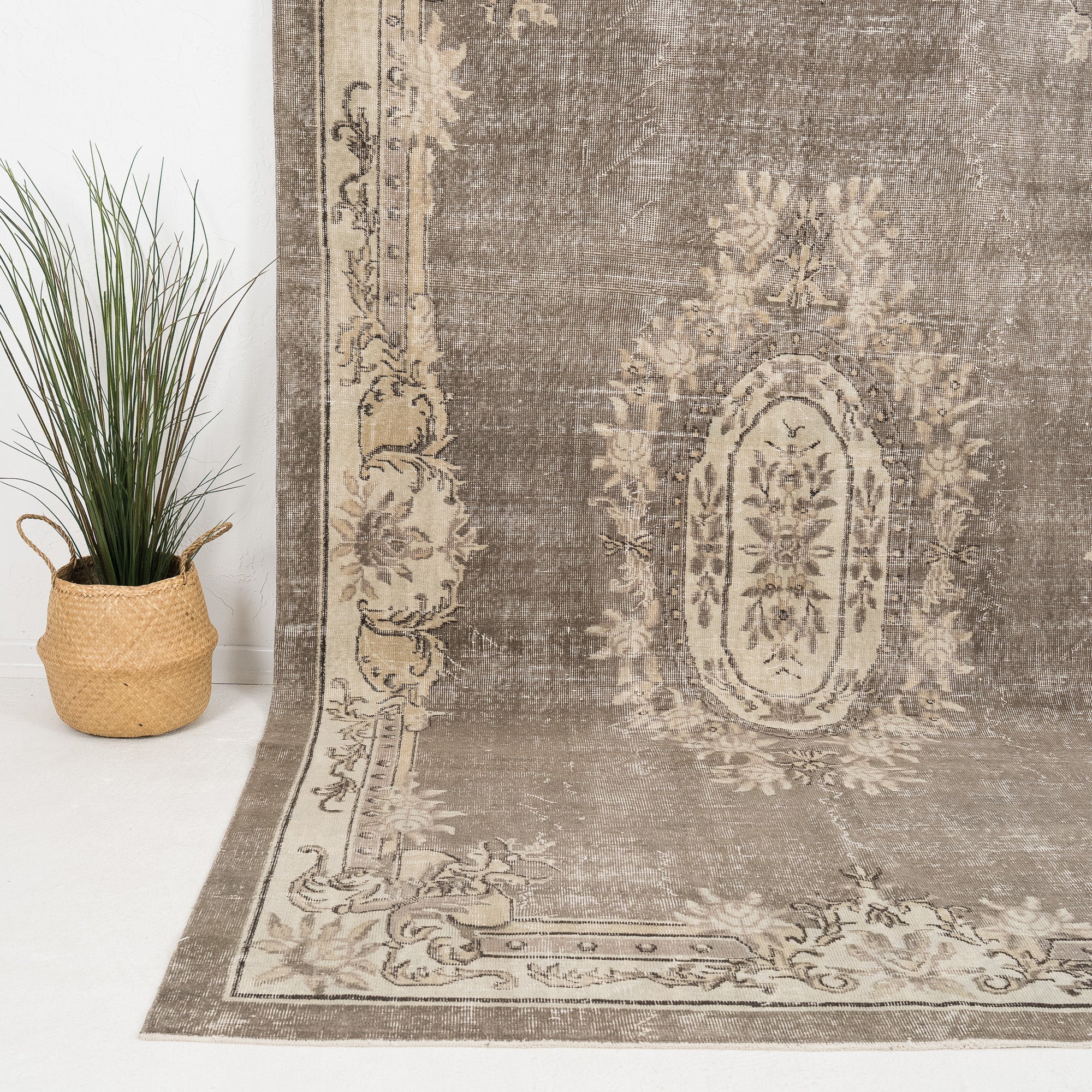 Thalivra - Vintage Turkish Area Rug