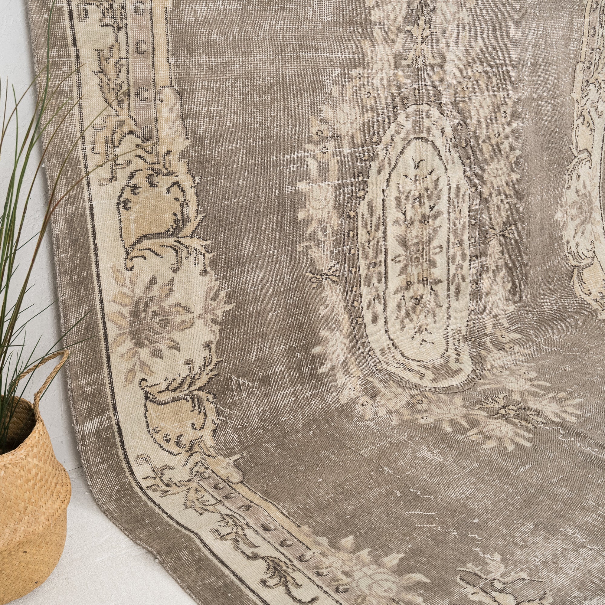 Thalivra - Vintage Turkish Area Rug