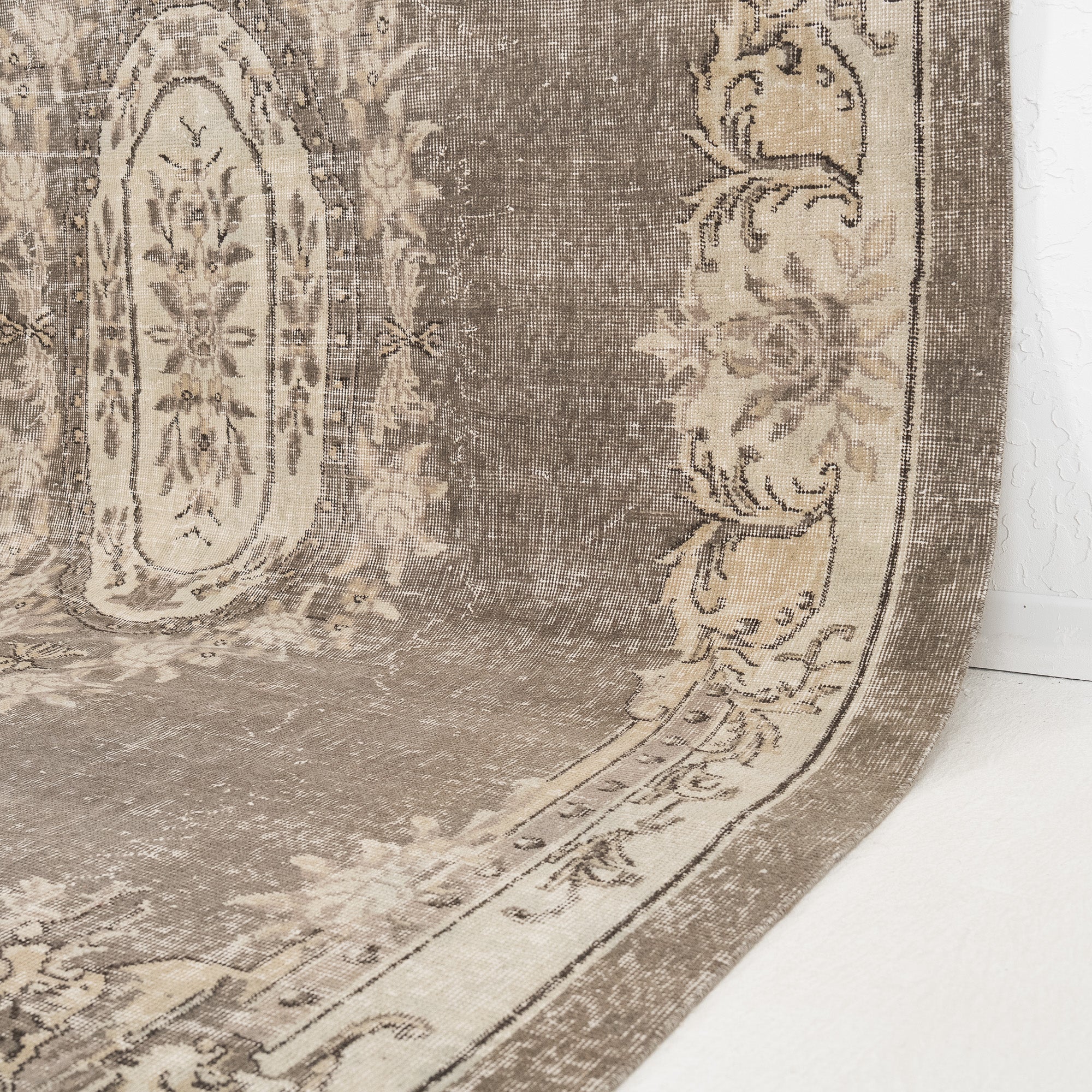 Thalivra - Vintage Turkish Area Rug