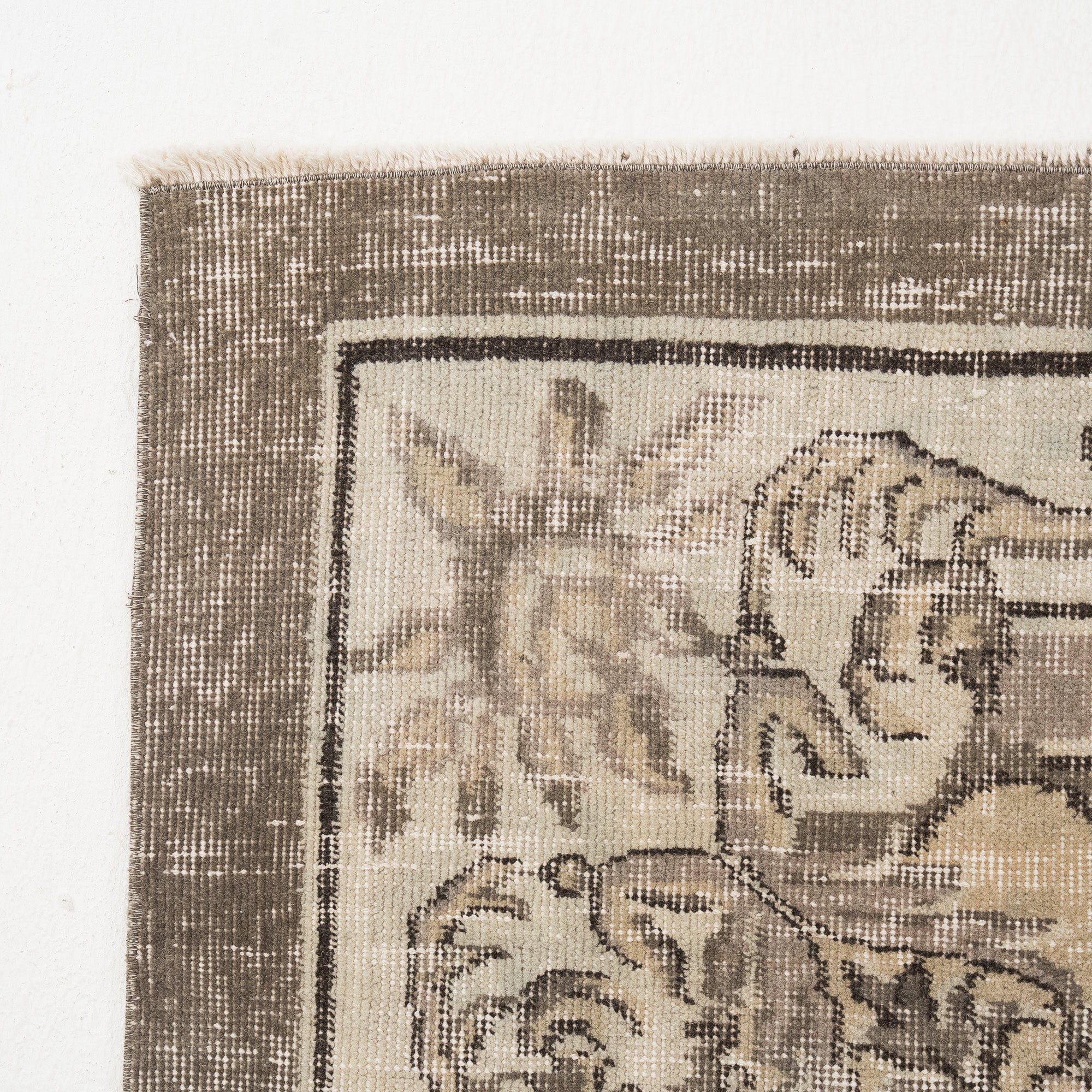 Thalivra - Vintage Turkish Area Rug