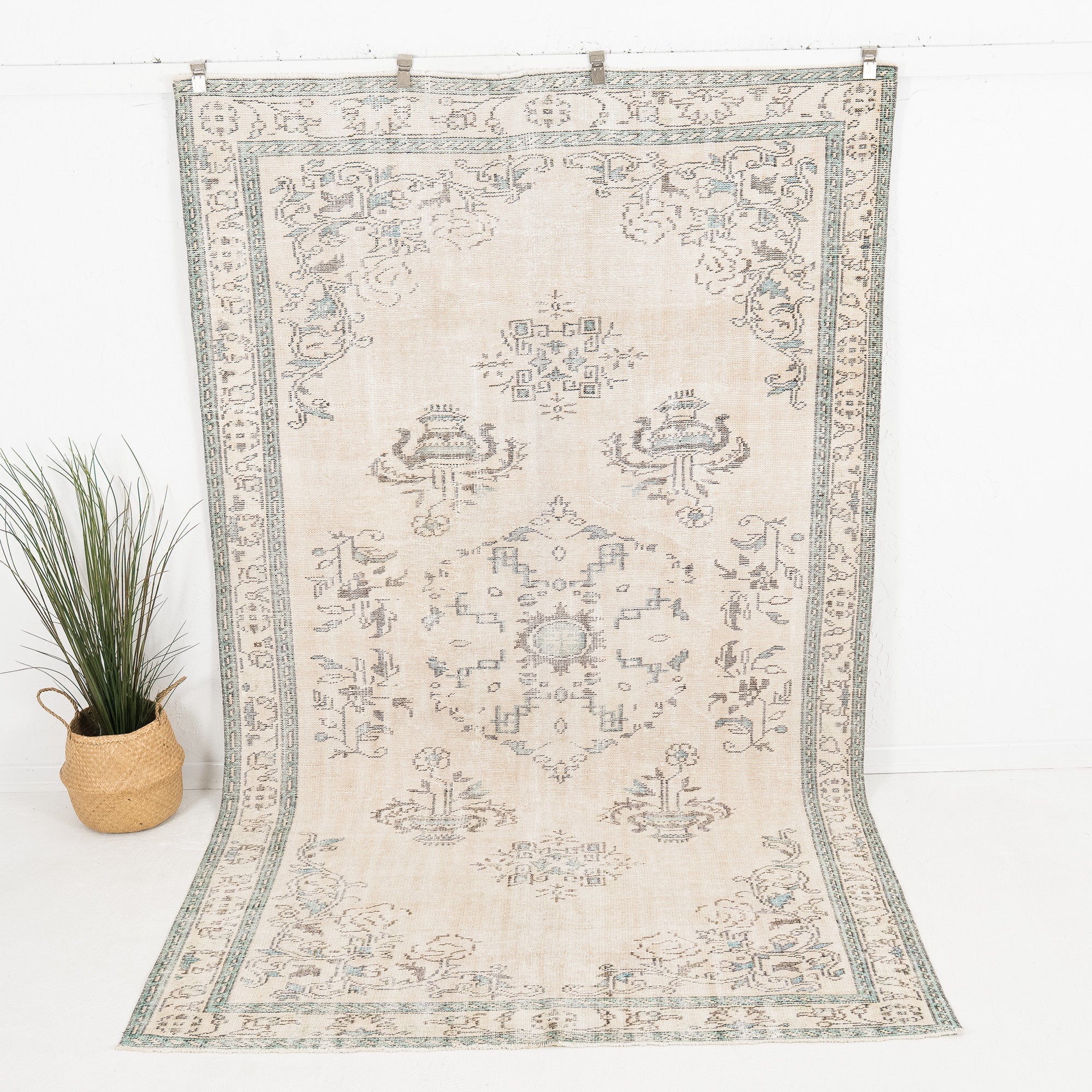 Vionyse - Vintage Turkish Area Rug
