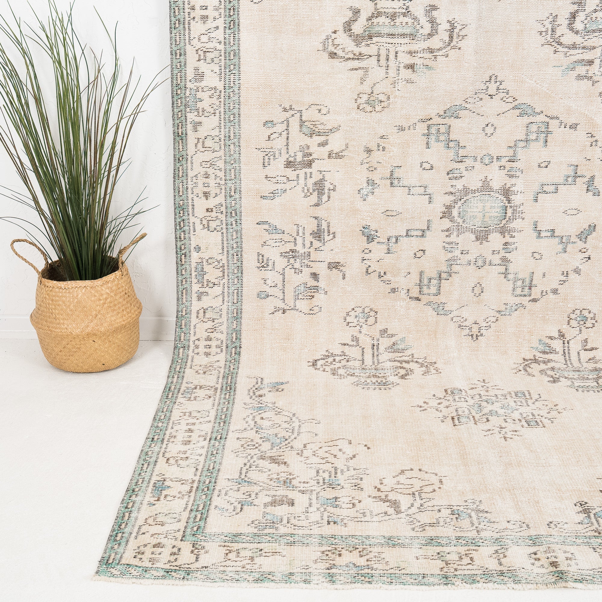Vionyse - Vintage Turkish Area Rug