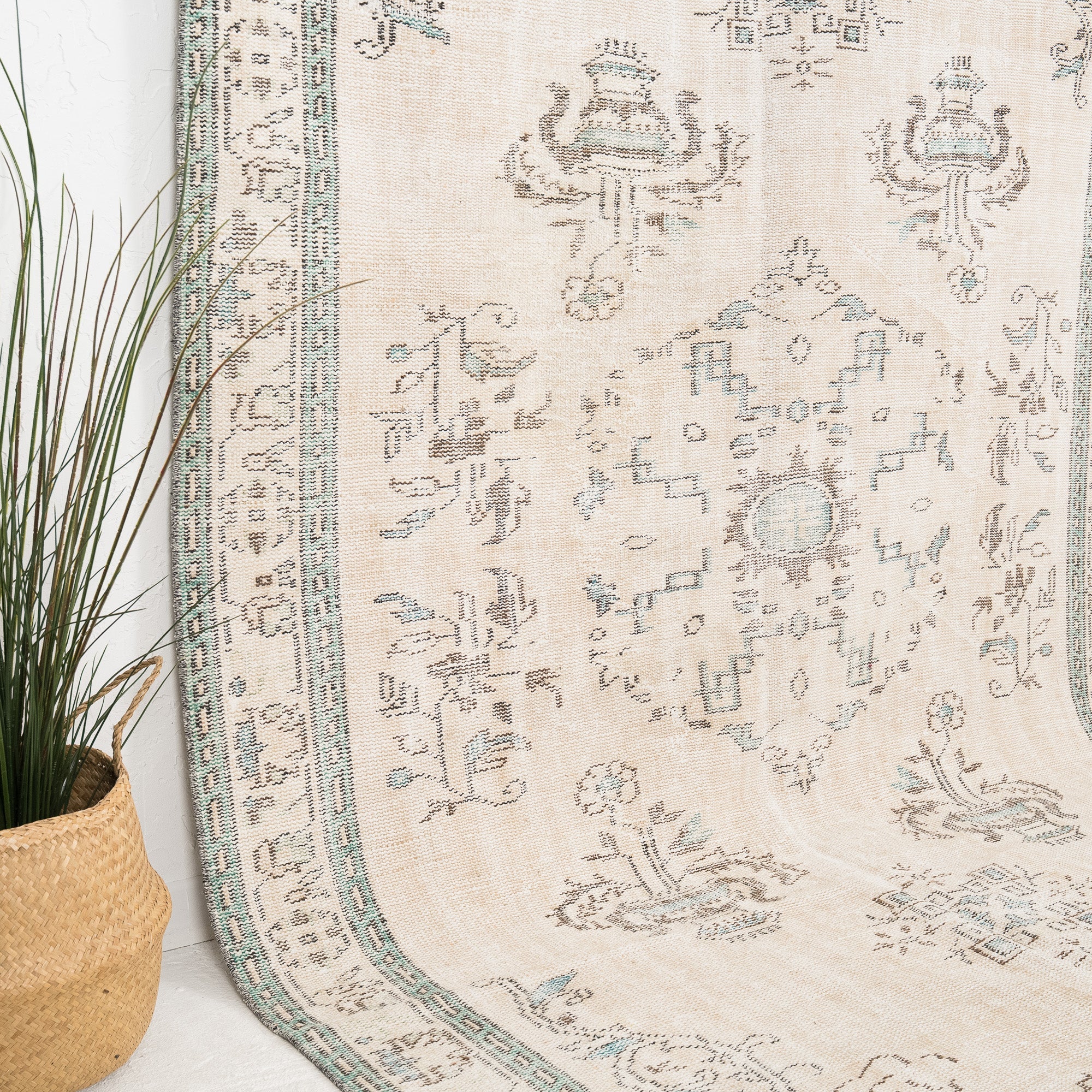 Vionyse - Vintage Turkish Area Rug