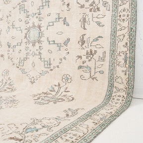 Vionyse - Vintage Turkish Area Rug