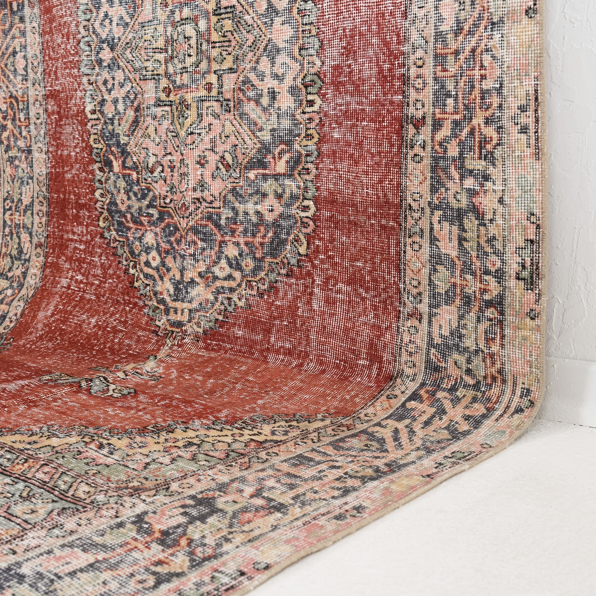 Zareline - Vintage Turkish Area Rug