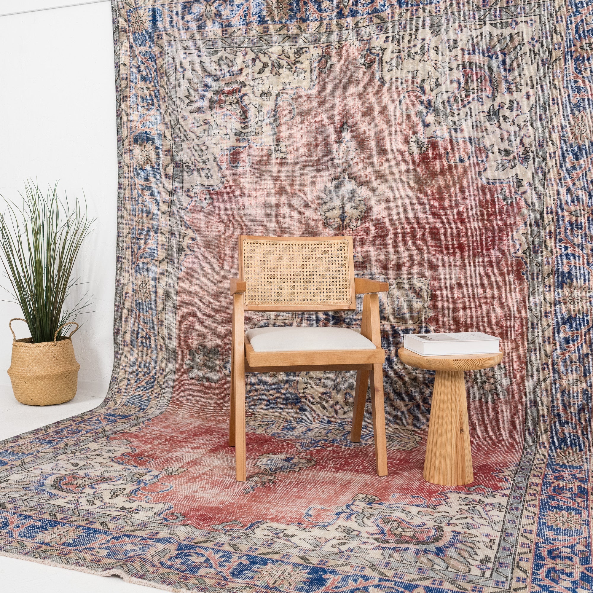 Vaerielle - Vintage Turkish Area Rug