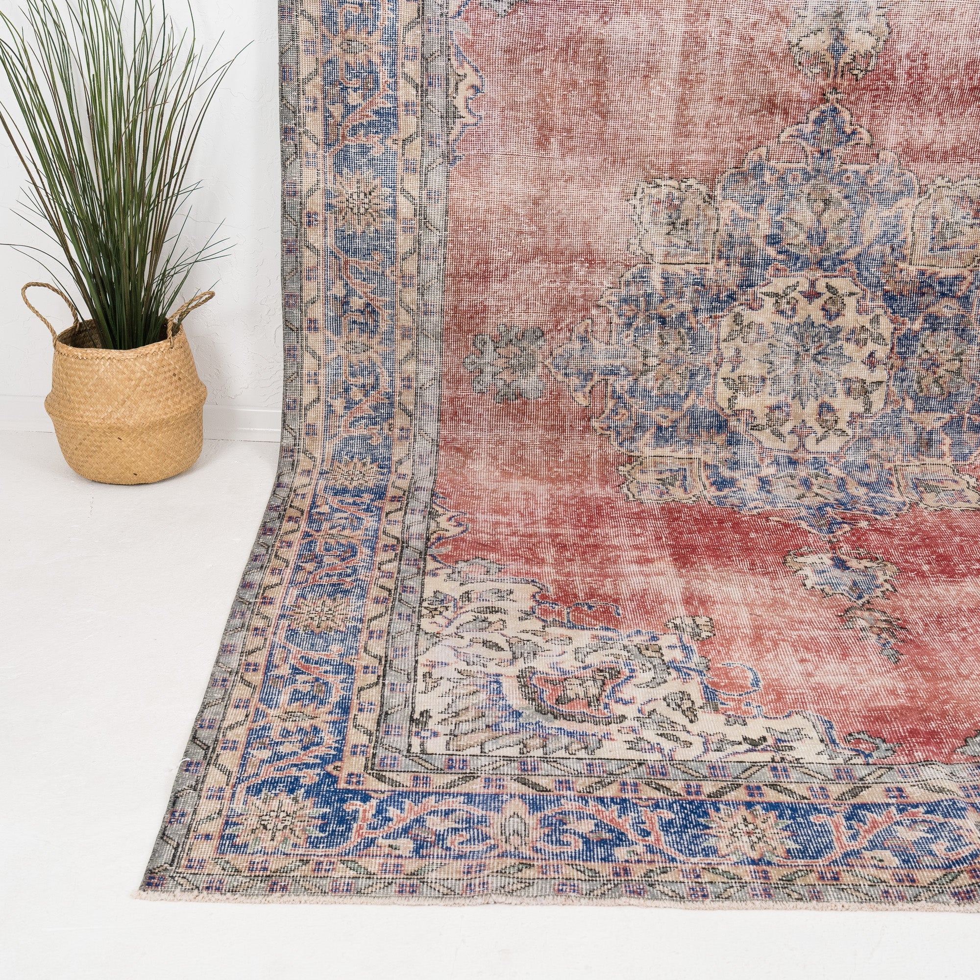 Vaerielle - Vintage Turkish Area Rug