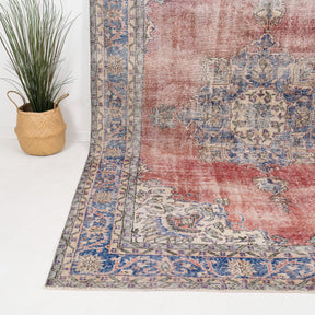 Vaerielle - Vintage Turkish Area Rug
