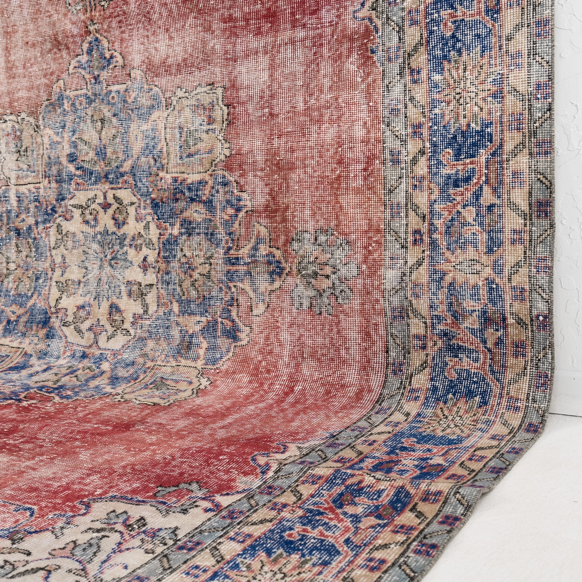 Vaerielle - Vintage Turkish Area Rug