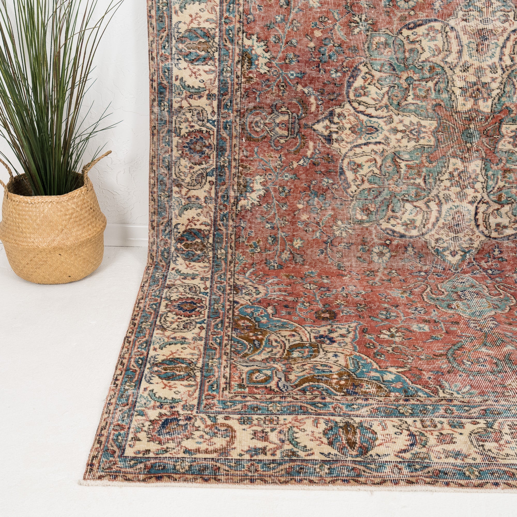 Quinelle - Vintage Turkish Area Rug