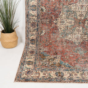 Quinelle - Vintage Turkish Area Rug