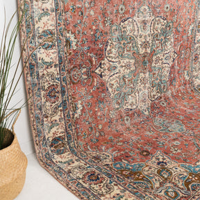 Quinelle - Vintage Turkish Area Rug